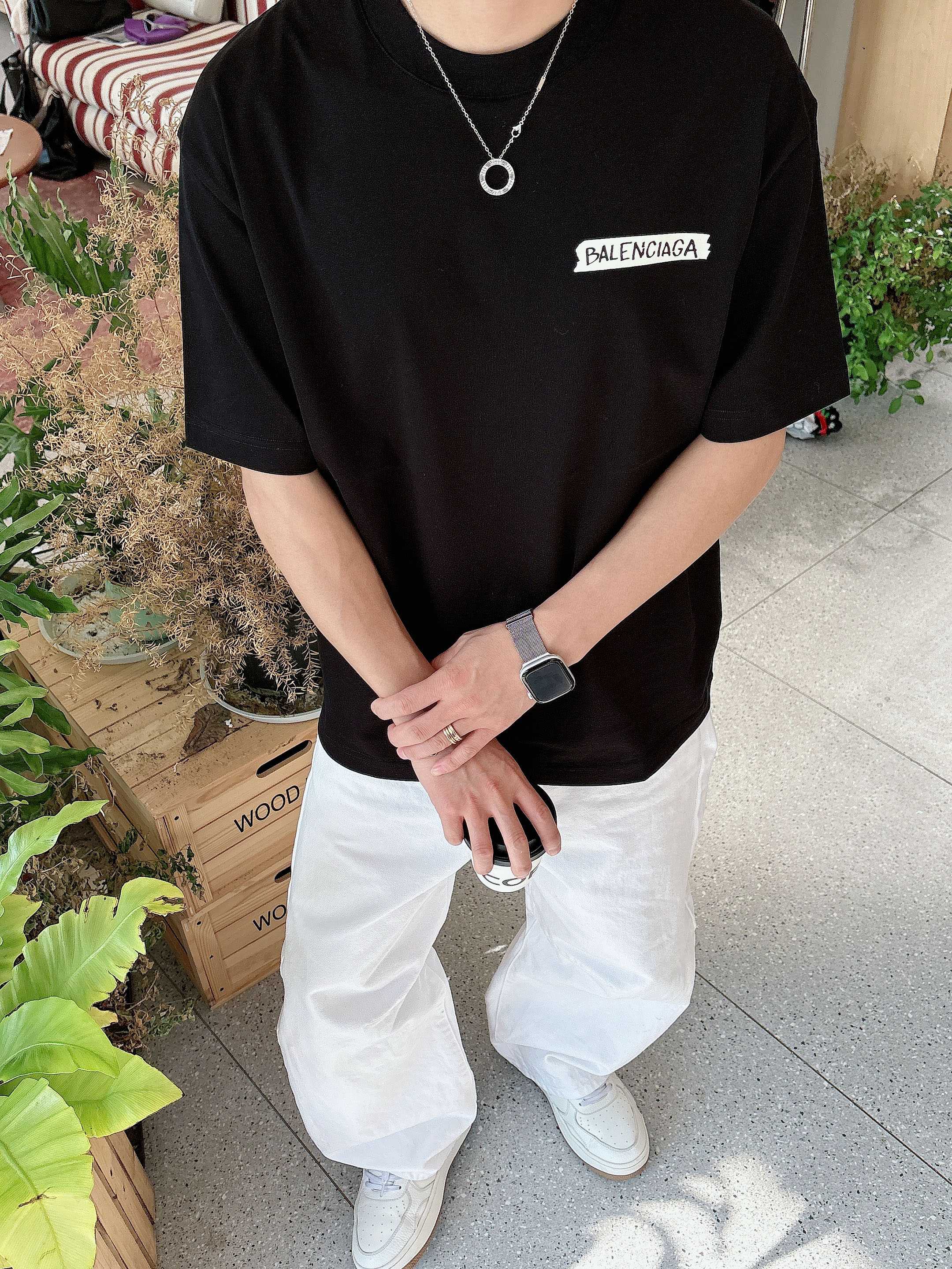 【  巴黎世家  2026春夏 · 高阶定制T恤】🔹 核心面料：秘鲁进口匹马棉 × 顶级丝光工艺🔹 核心