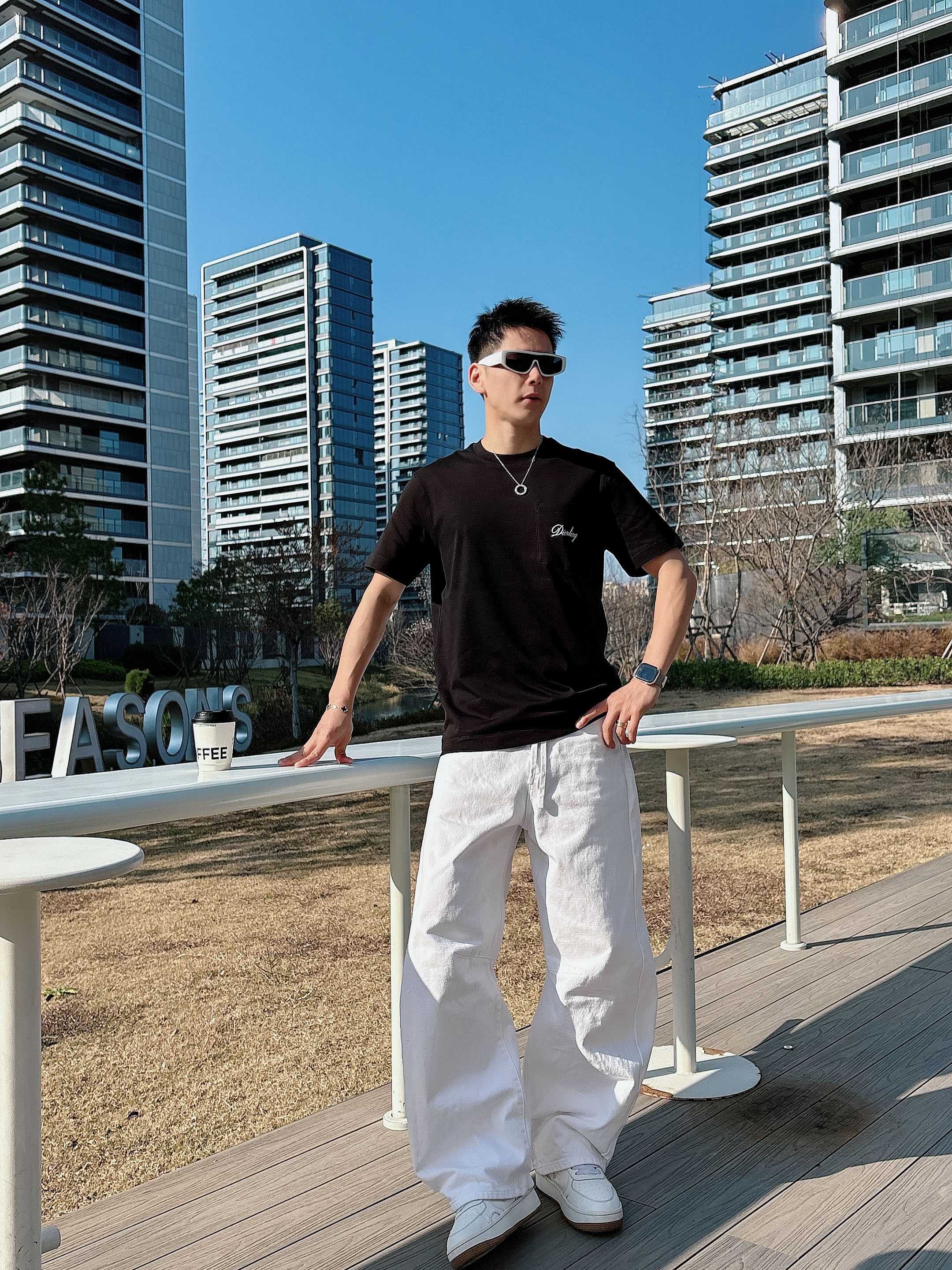 【 迪奥 2026春夏 · 高阶定制T恤】🔹 核心面料：秘鲁进口匹马棉 × 顶级丝光工艺🔹 核心体感：蚕