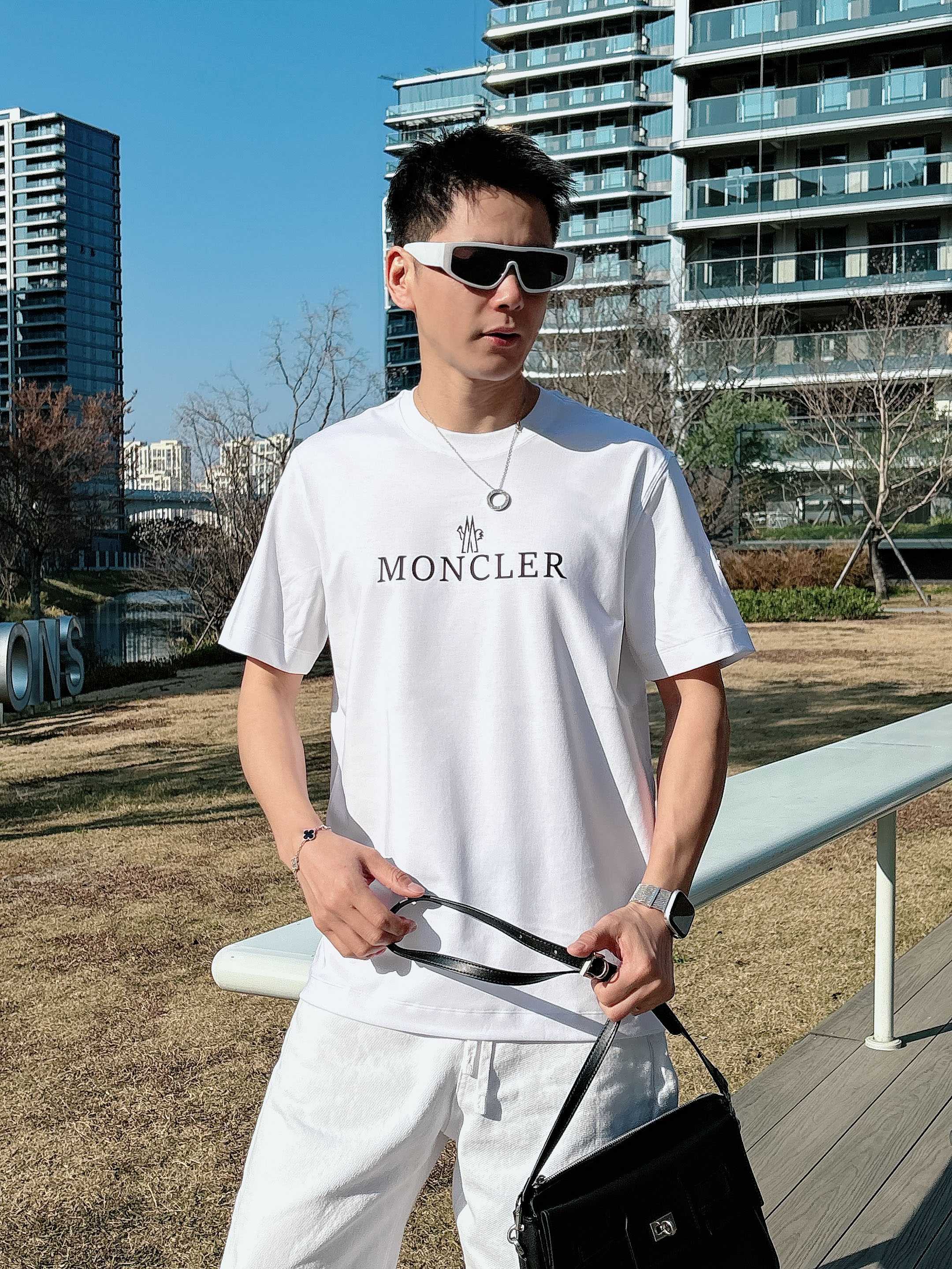 【 蒙口 2026春夏 · 高阶定制T恤】🔹 核心面料：秘鲁进口匹马棉 × 顶级丝光工艺🔹 核心体感：蚕