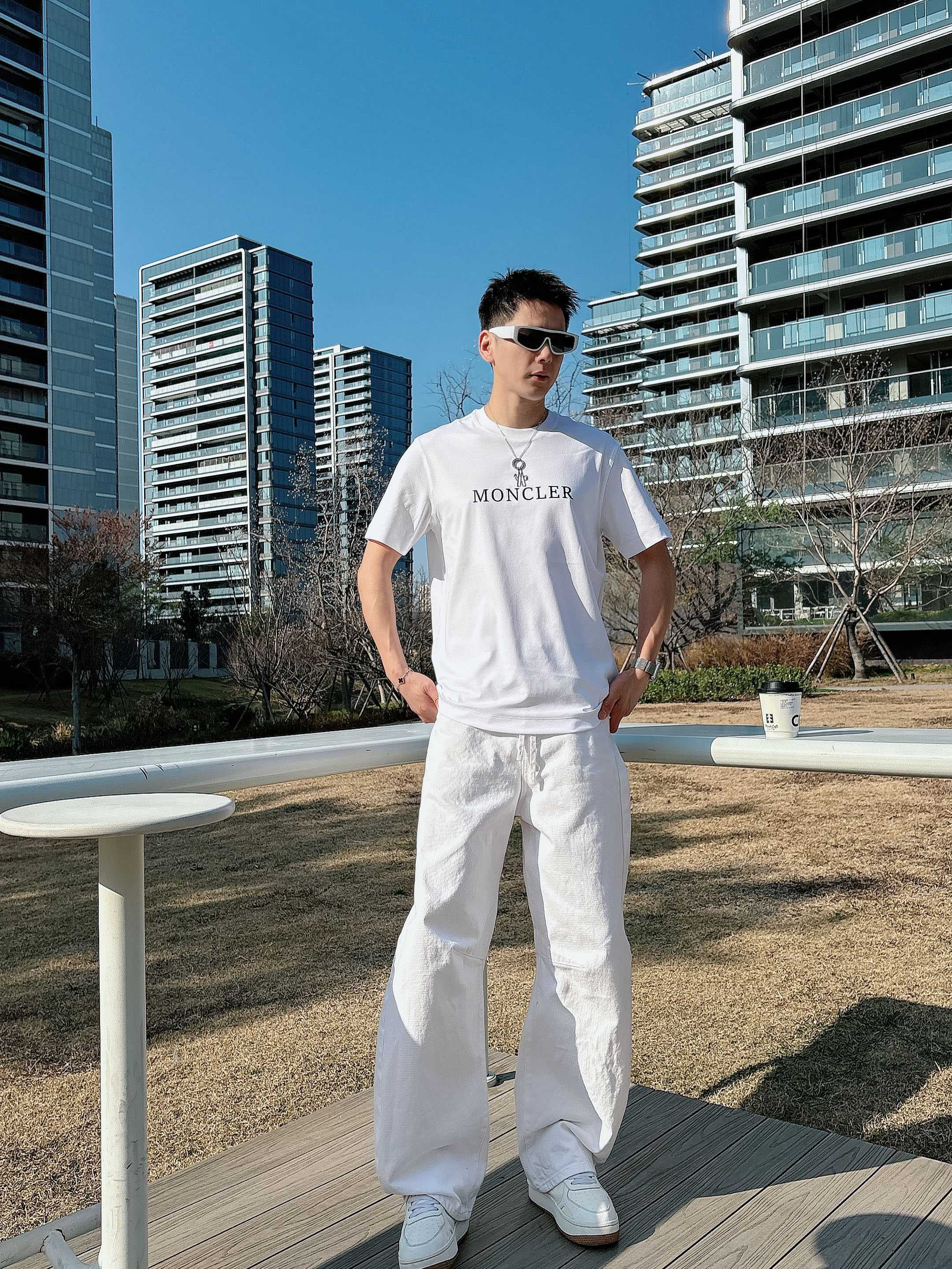 【 蒙口 2026春夏 · 高阶定制T恤】🔹 核心面料：秘鲁进口匹马棉 × 顶级丝光工艺🔹 核心体感：蚕
