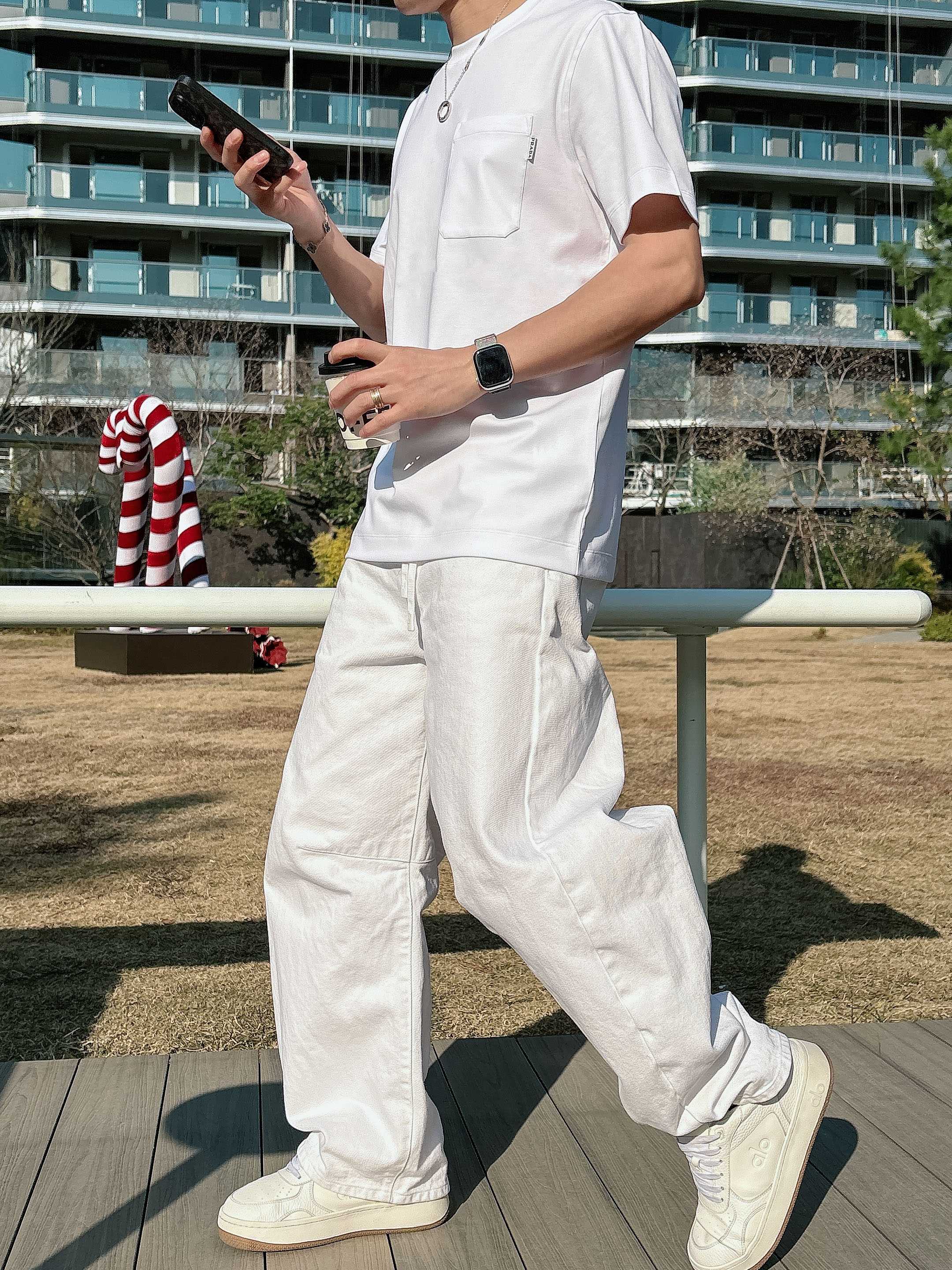 【 普拉达 2026春夏 · 高阶定制T恤】🔹 核心面料：秘鲁进口匹马棉 × 顶级丝光工艺🔹 核心体感：