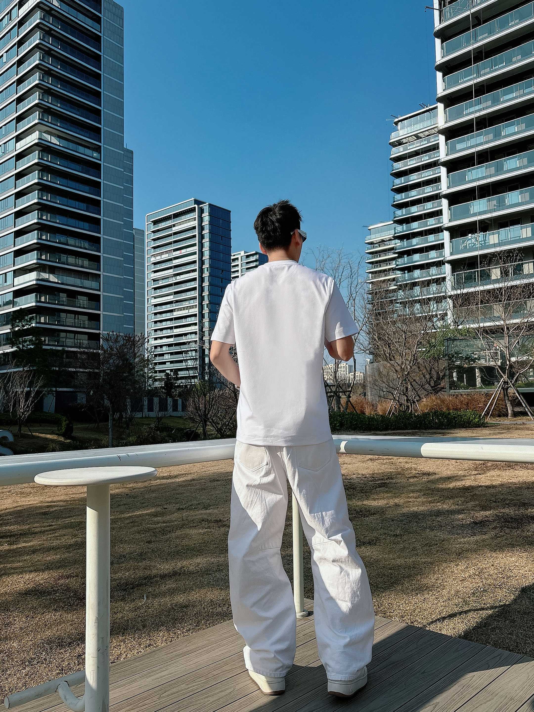 【 普拉达 2026春夏 · 高阶定制T恤】🔹 核心面料：秘鲁进口匹马棉 × 顶级丝光工艺🔹 核心体感：