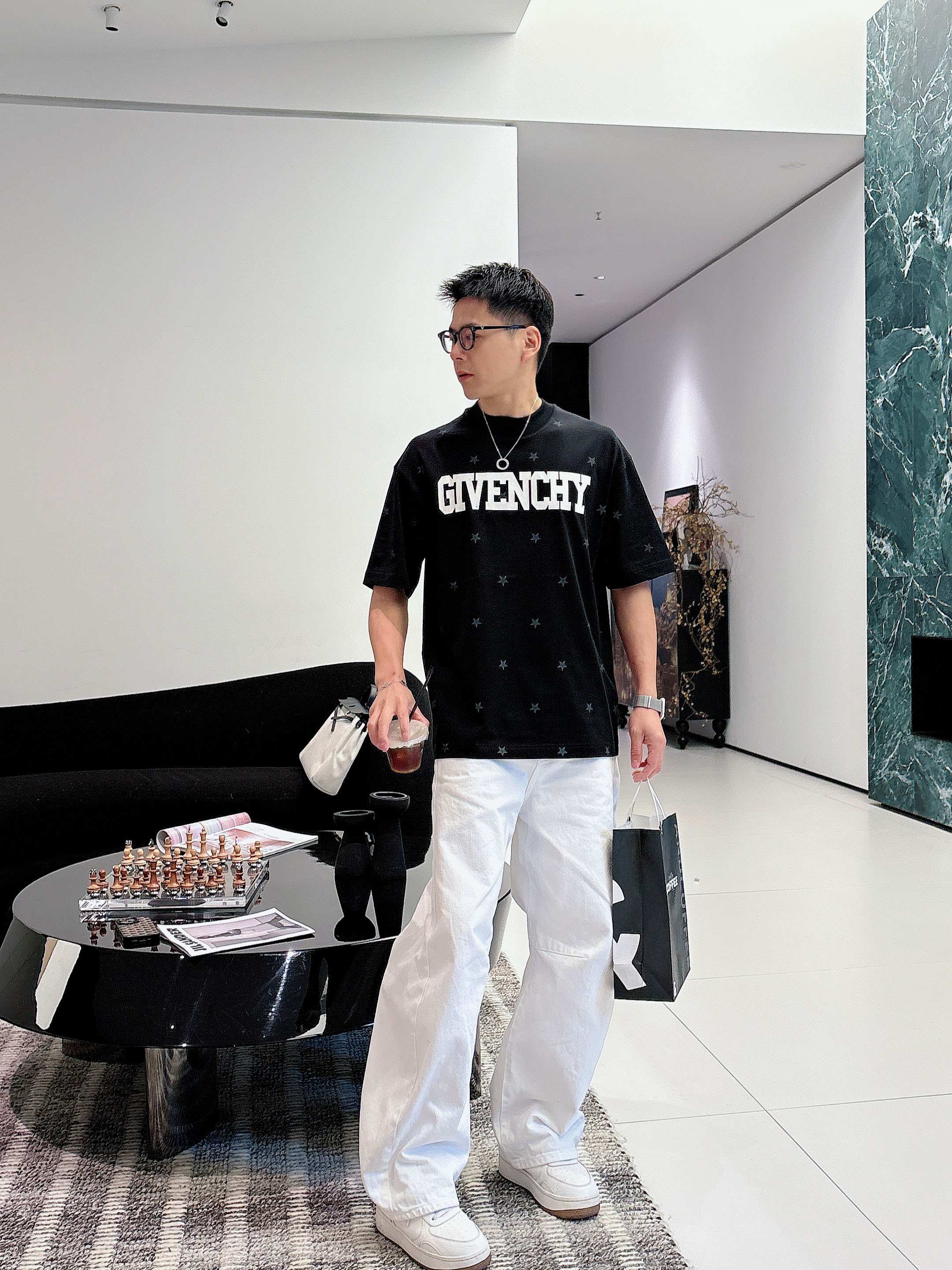 【  纪梵希  2026春夏 · 高阶定制T恤】🔹 核心面料：秘鲁进口匹马棉 × 顶级丝光工艺🔹 核心体