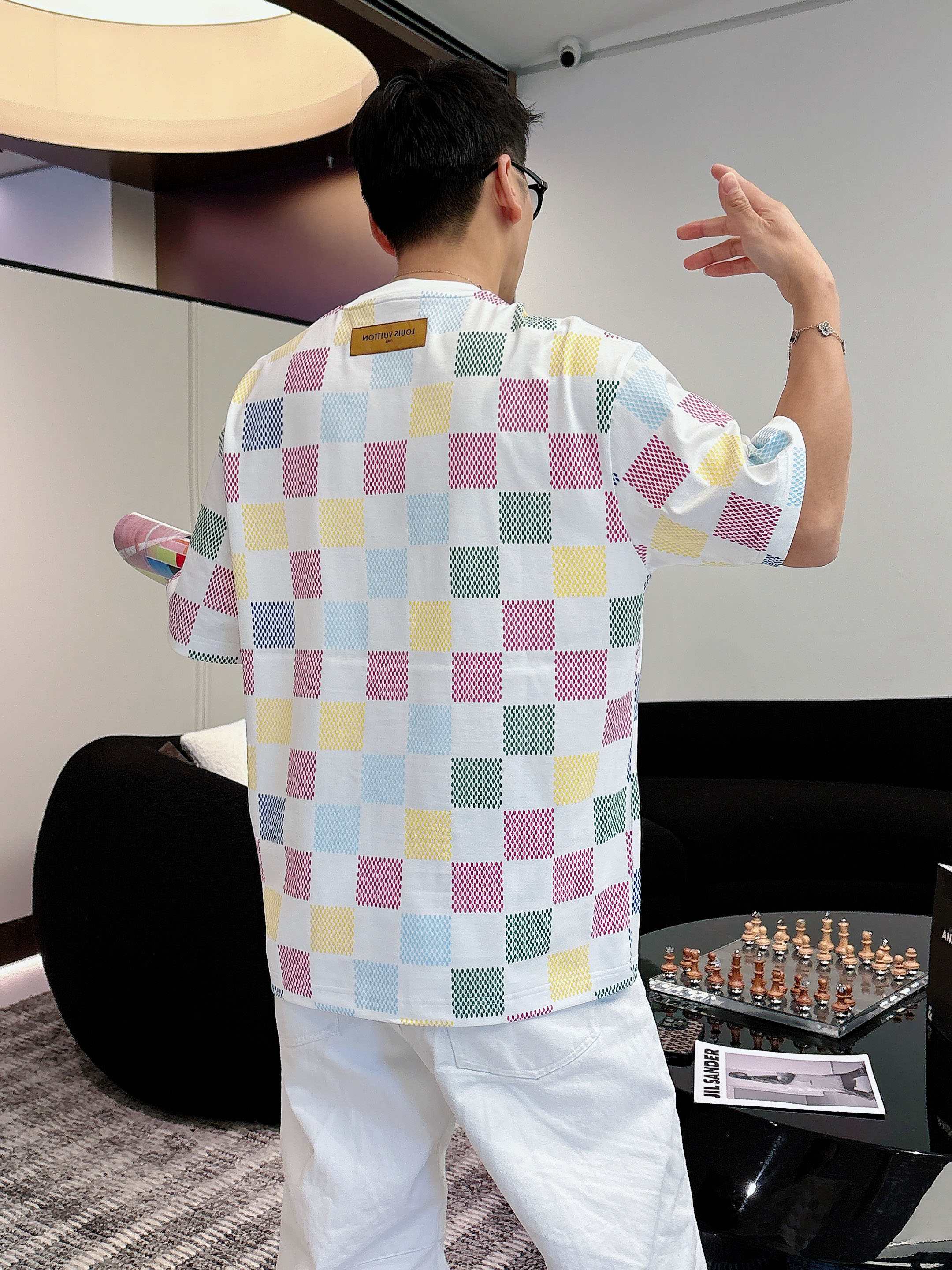 【  LV  2026春夏 · 高阶定制T恤】🔹 核心面料：秘鲁进口匹马棉 × 顶级丝光工艺🔹 核心体感