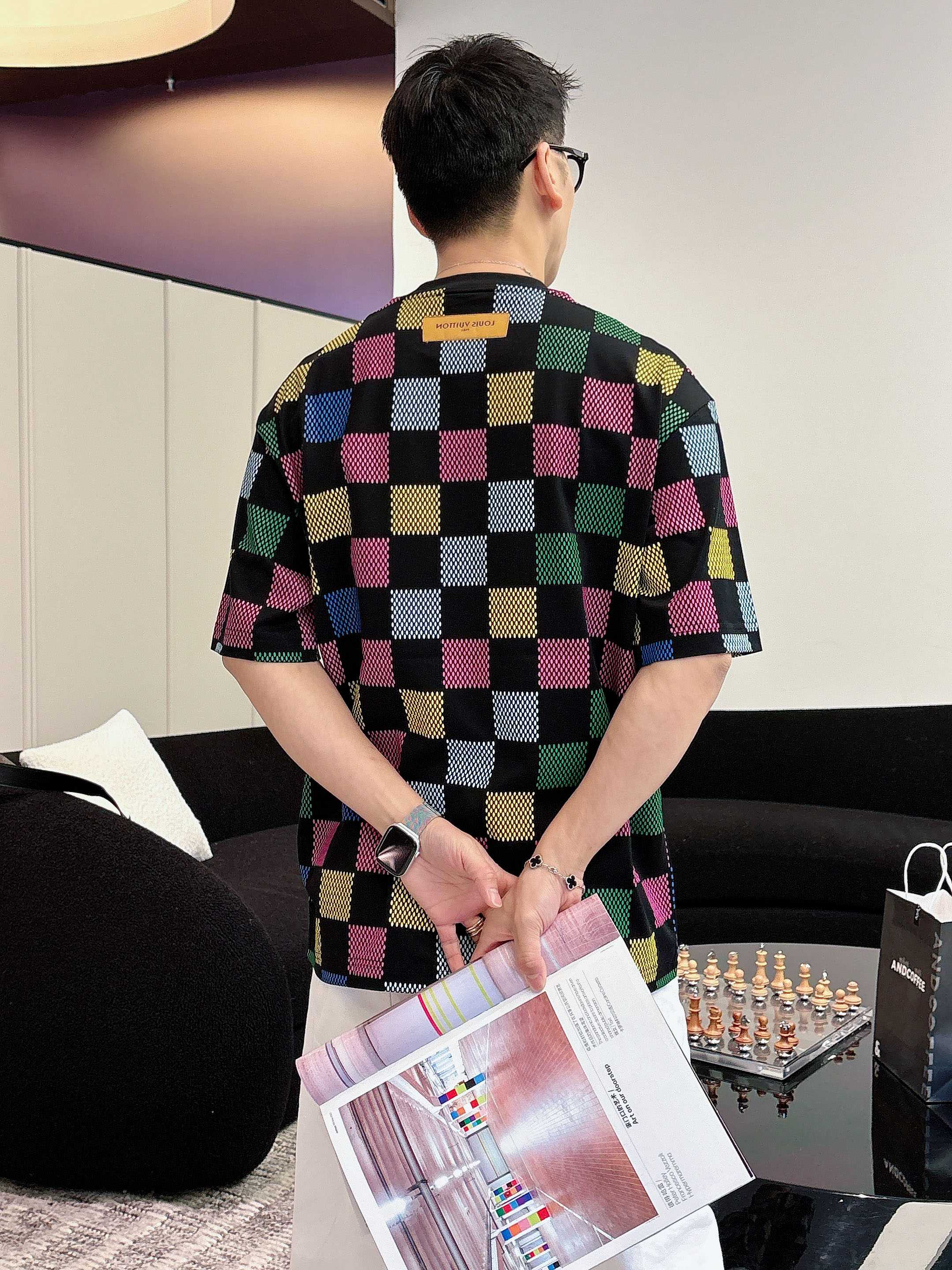 【  LV  2026春夏 · 高阶定制T恤】🔹 核心面料：秘鲁进口匹马棉 × 顶级丝光工艺🔹 核心体感