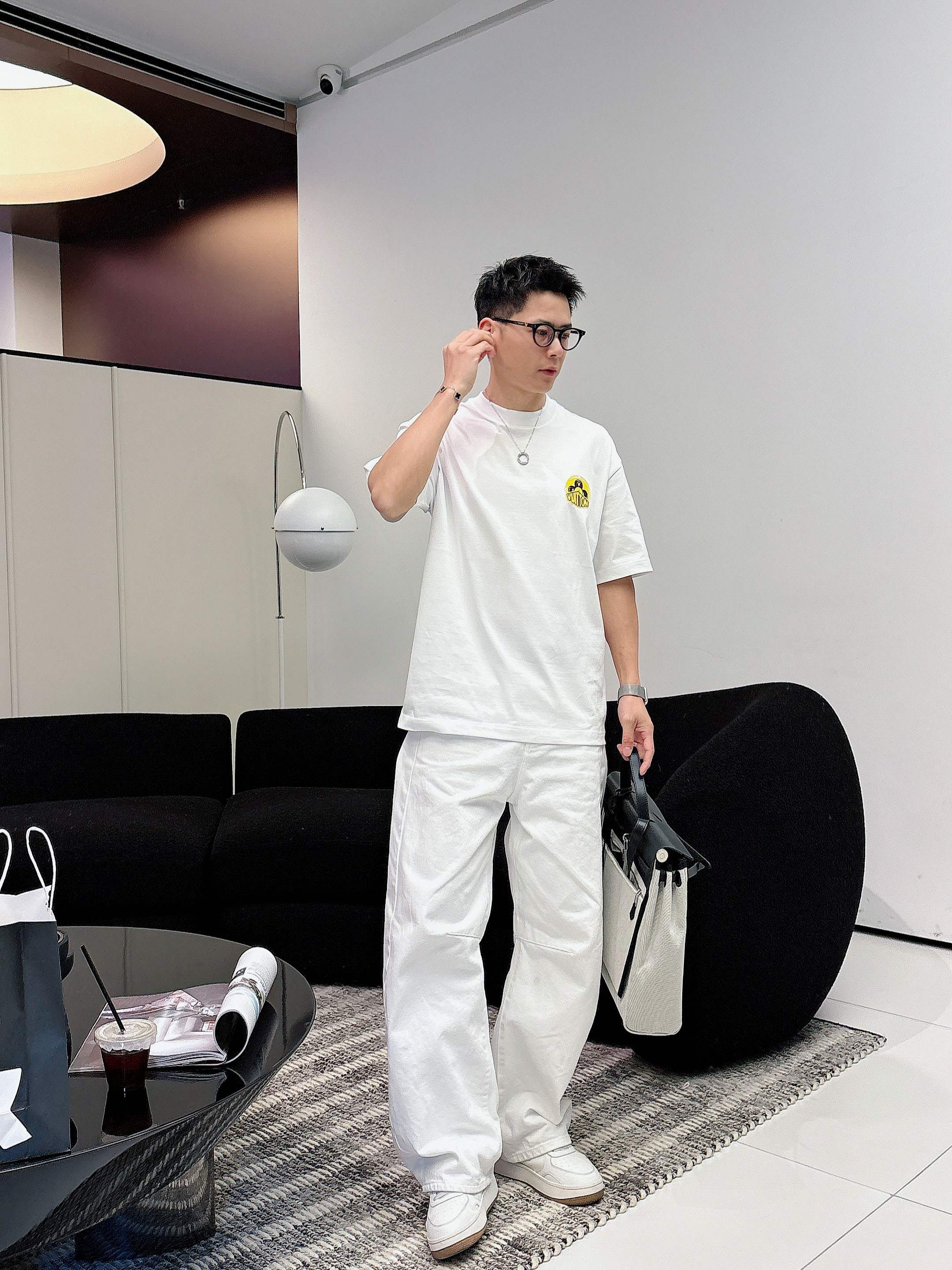 【  LV  2026春夏 · 高阶定制T恤】🔹 核心面料：秘鲁进口匹马棉 × 顶级丝光工艺🔹 核心体感