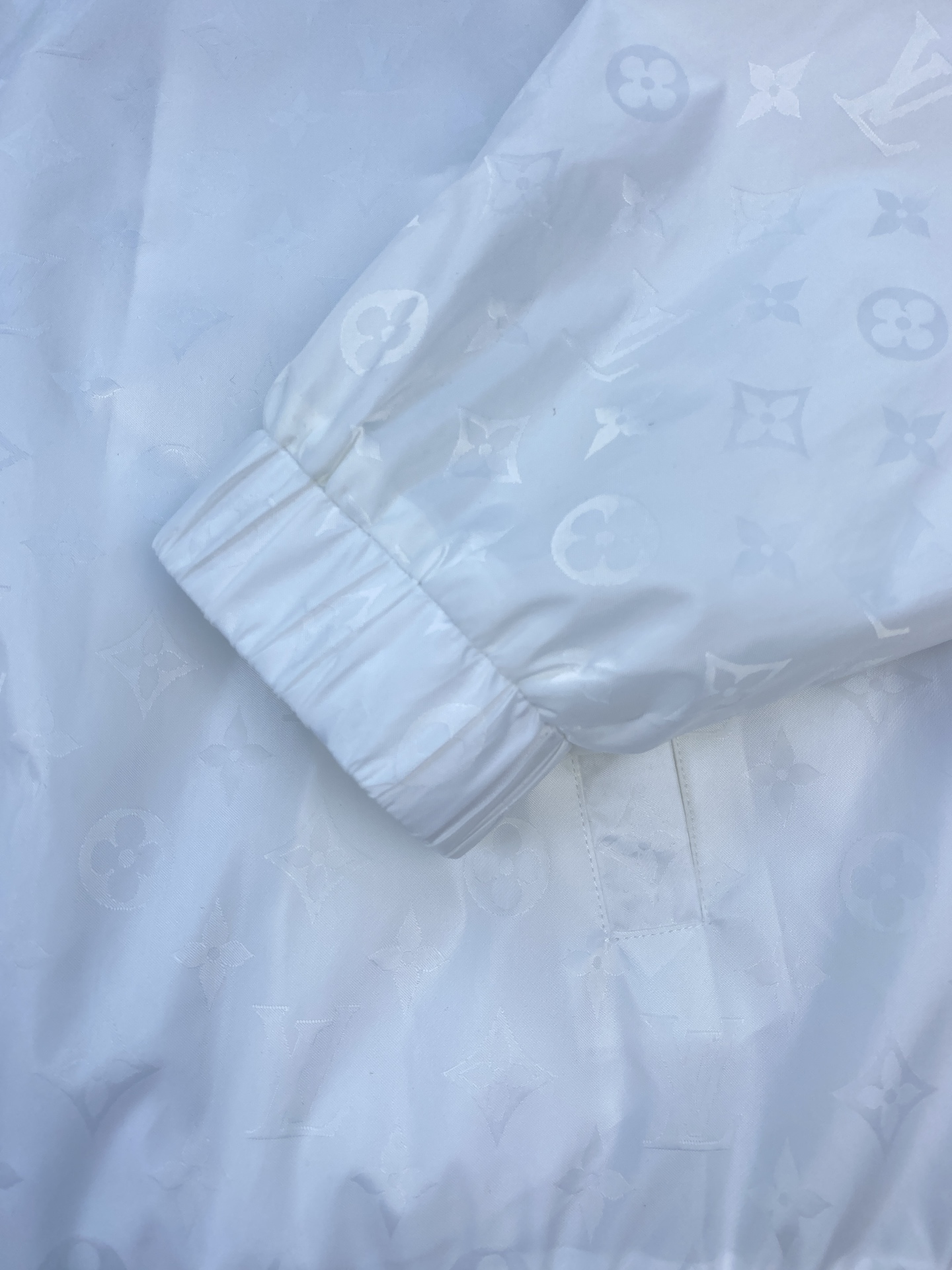 2026SS 秋冬新品🆕夹克外套 系列 专柜定制面料 透气舒适度高，细节无可挑剔，元素设计理念，体现高品质。手感细腻柔软