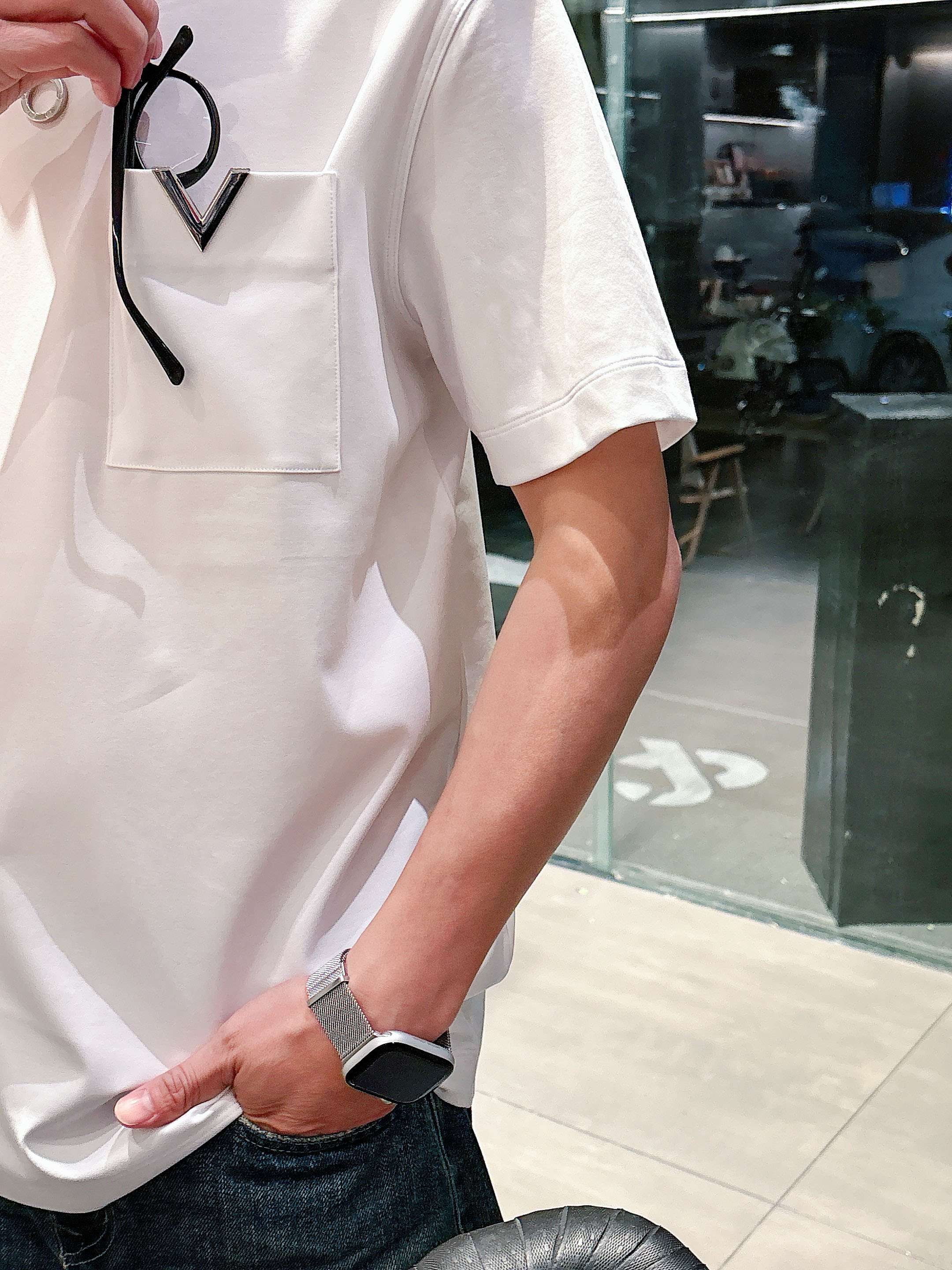 【 LV 2026春夏 · 高阶定制T恤】🔹 核心面料：秘鲁进口匹马棉 × 顶级丝光工艺🔹 核心体感：蚕