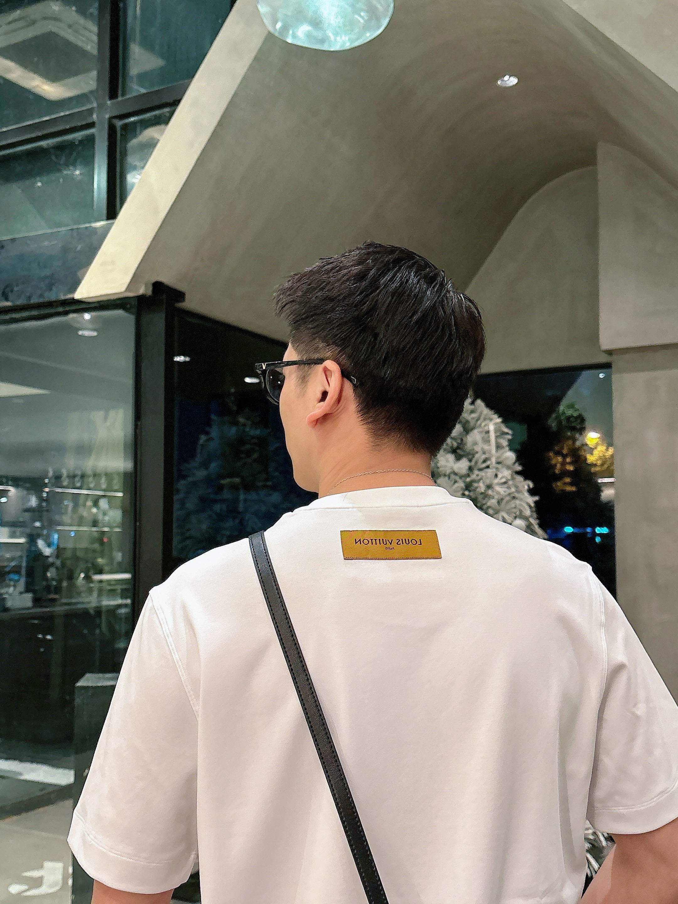【 LV 2026春夏 · 高阶定制T恤】🔹 核心面料：秘鲁进口匹马棉 × 顶级丝光工艺🔹 核心体感：蚕