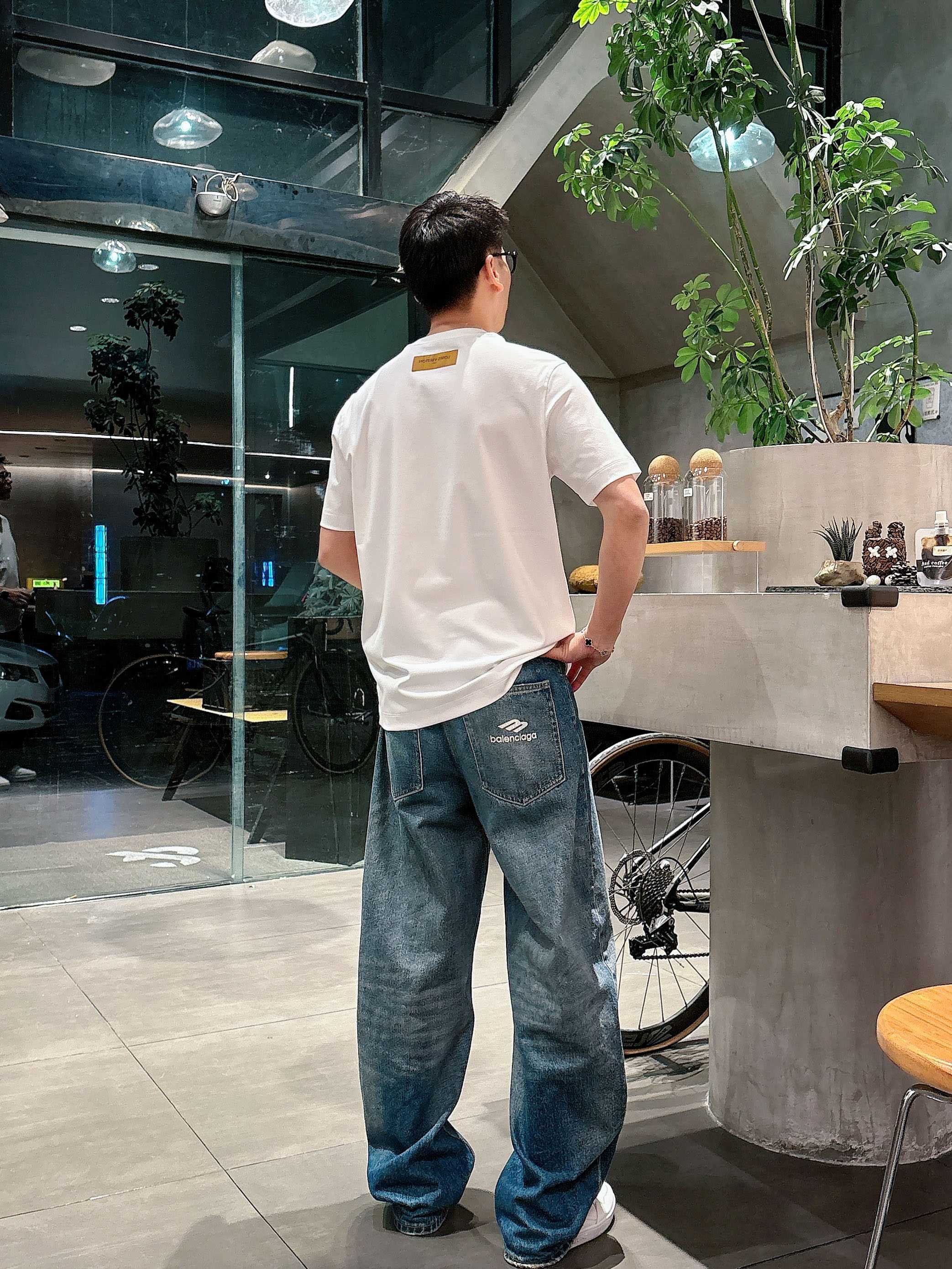 【 LV 2026春夏 · 高阶定制T恤】🔹 核心面料：秘鲁进口匹马棉 × 顶级丝光工艺🔹 核心体感：蚕