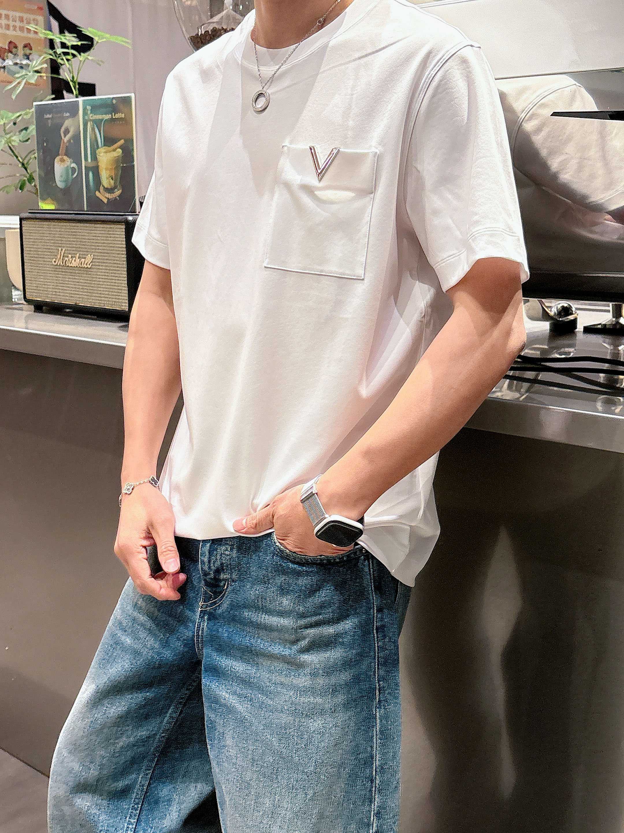 【 LV 2026春夏 · 高阶定制T恤】🔹 核心面料：秘鲁进口匹马棉 × 顶级丝光工艺🔹 核心体感：蚕