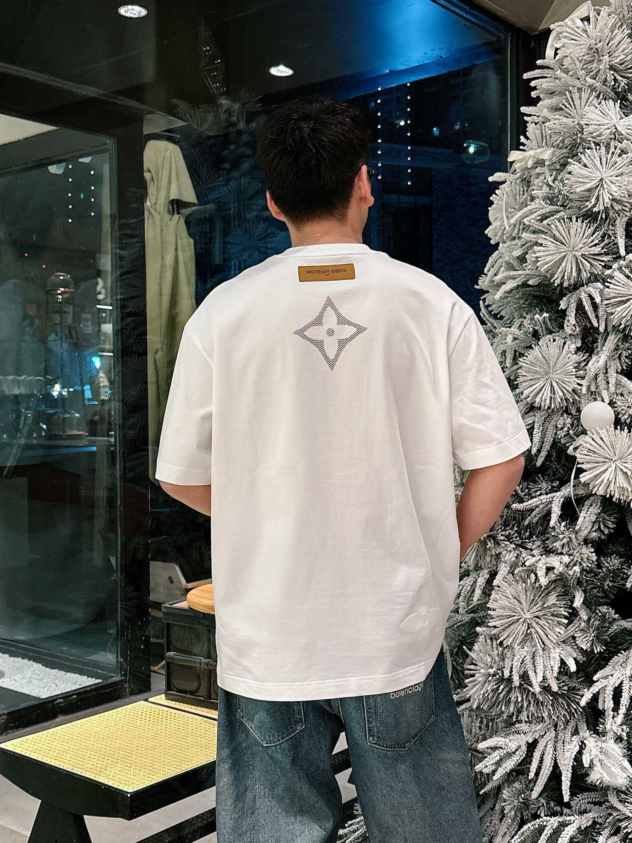 【  LV  2026春夏 · 高阶定制T恤】🔹 核心面料：秘鲁进口匹马棉 × 顶级丝光工艺🔹 核心体感