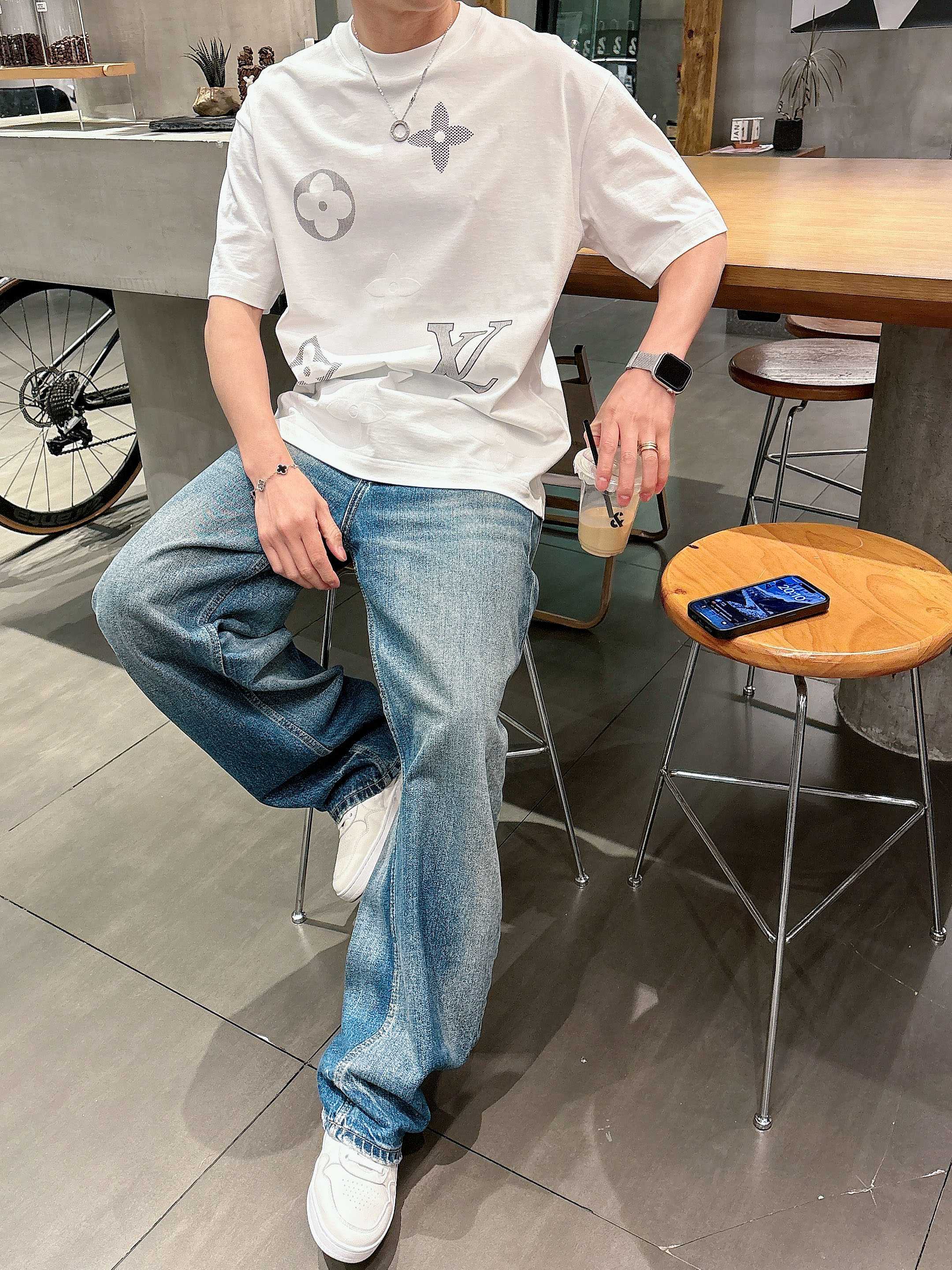 【  LV  2026春夏 · 高阶定制T恤】🔹 核心面料：秘鲁进口匹马棉 × 顶级丝光工艺🔹 核心体感