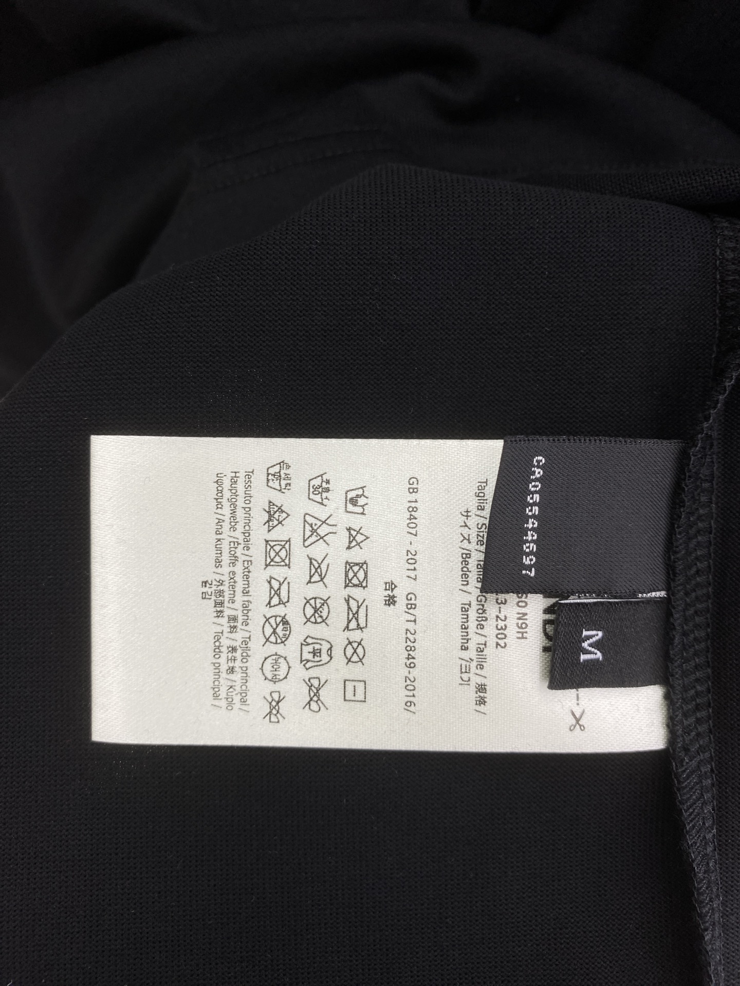 【 2026春夏 · 高阶定制T恤】 🔹 核心面料：秘鲁进口匹马棉 × 顶级丝光工艺 🔹 核心体感：蚕丝般柔滑，卓越透气