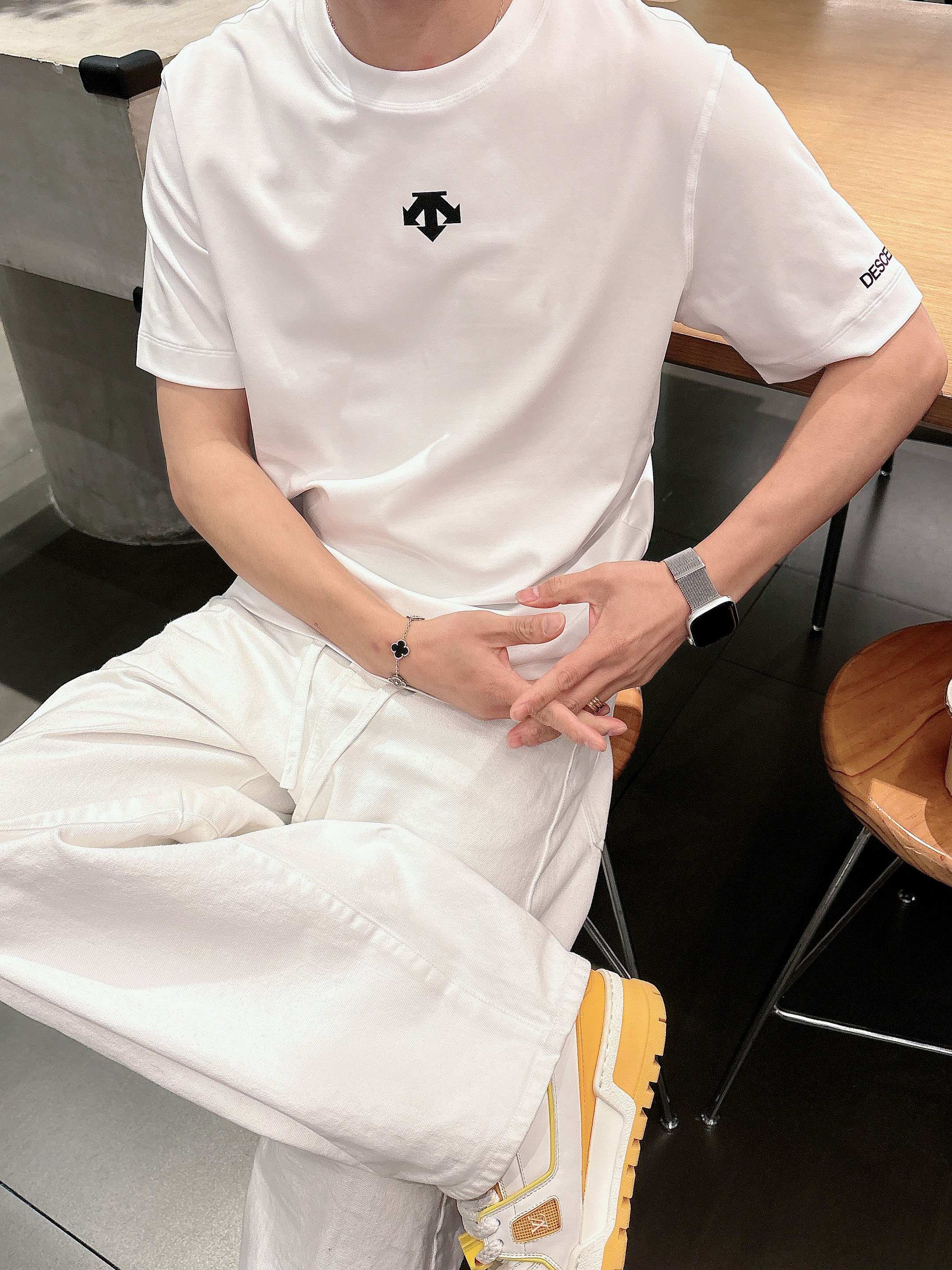 【 迪桑特 2026春夏 · 高阶定制T恤】🔹 核心面料：秘鲁进口匹马棉 × 顶级丝光工艺🔹 核心体感：