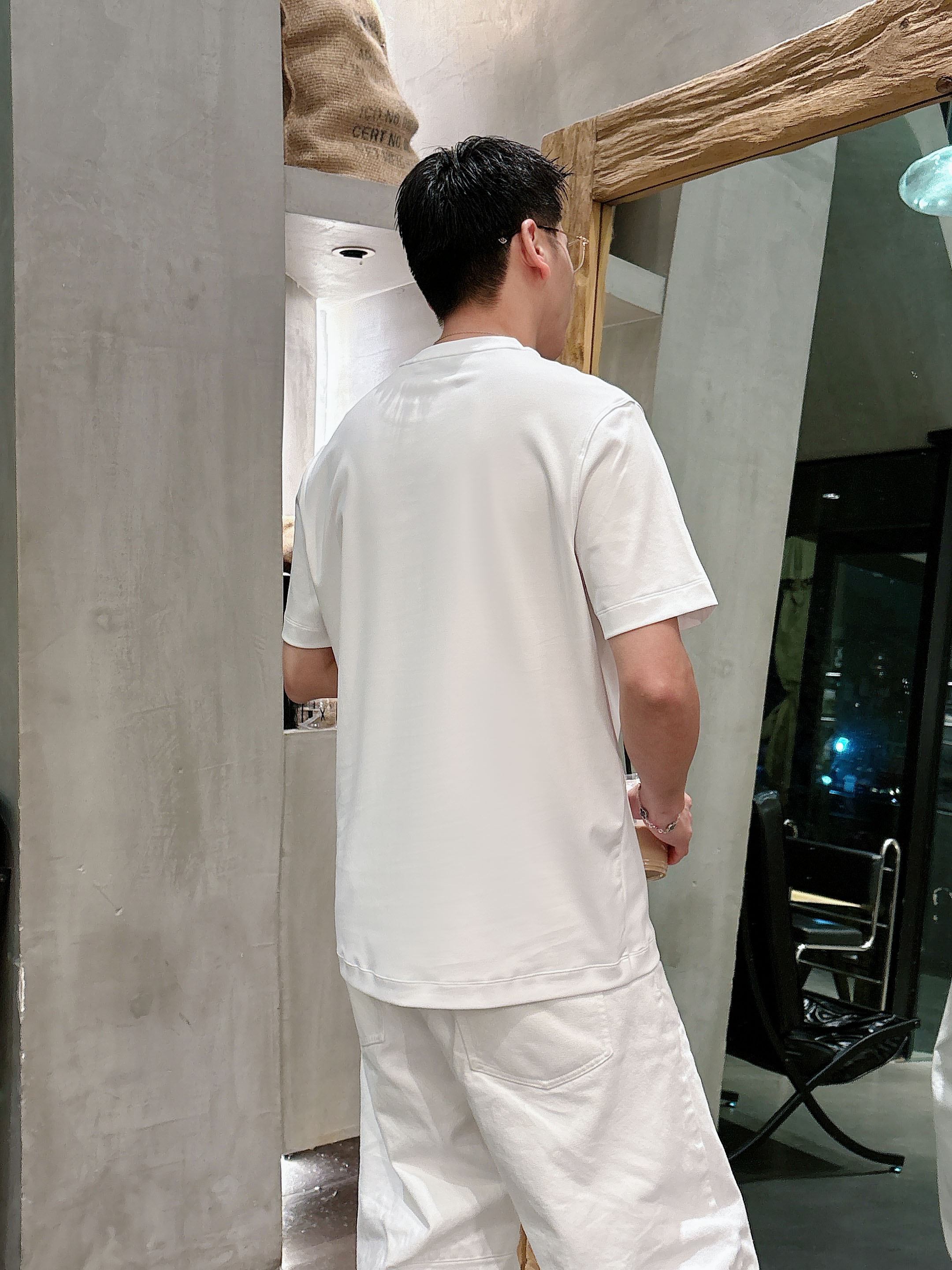 【 迪桑特 2026春夏 · 高阶定制T恤】🔹 核心面料：秘鲁进口匹马棉 × 顶级丝光工艺🔹 核心体感：