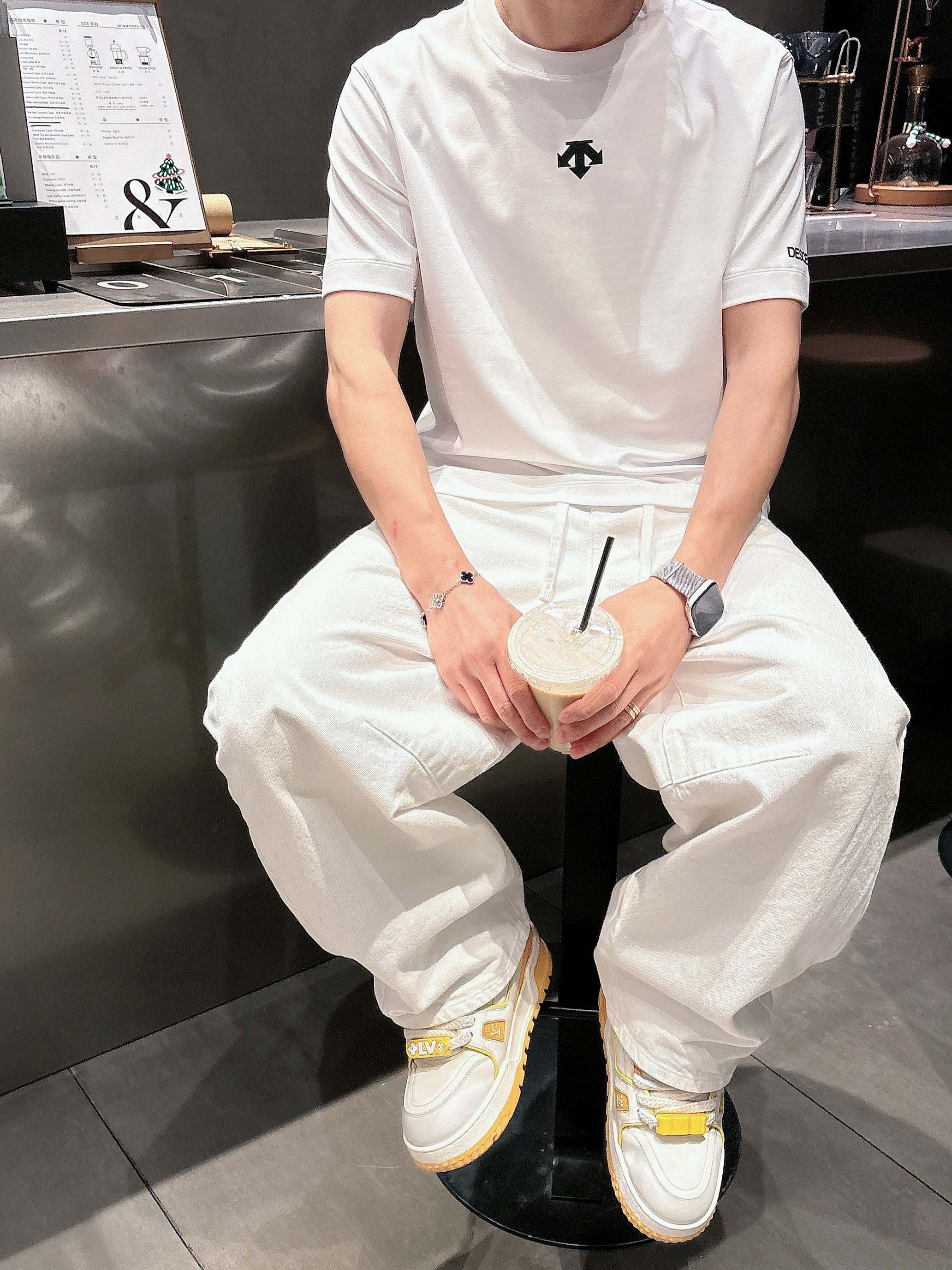 【 迪桑特 2026春夏 · 高阶定制T恤】🔹 核心面料：秘鲁进口匹马棉 × 顶级丝光工艺🔹 核心体感：