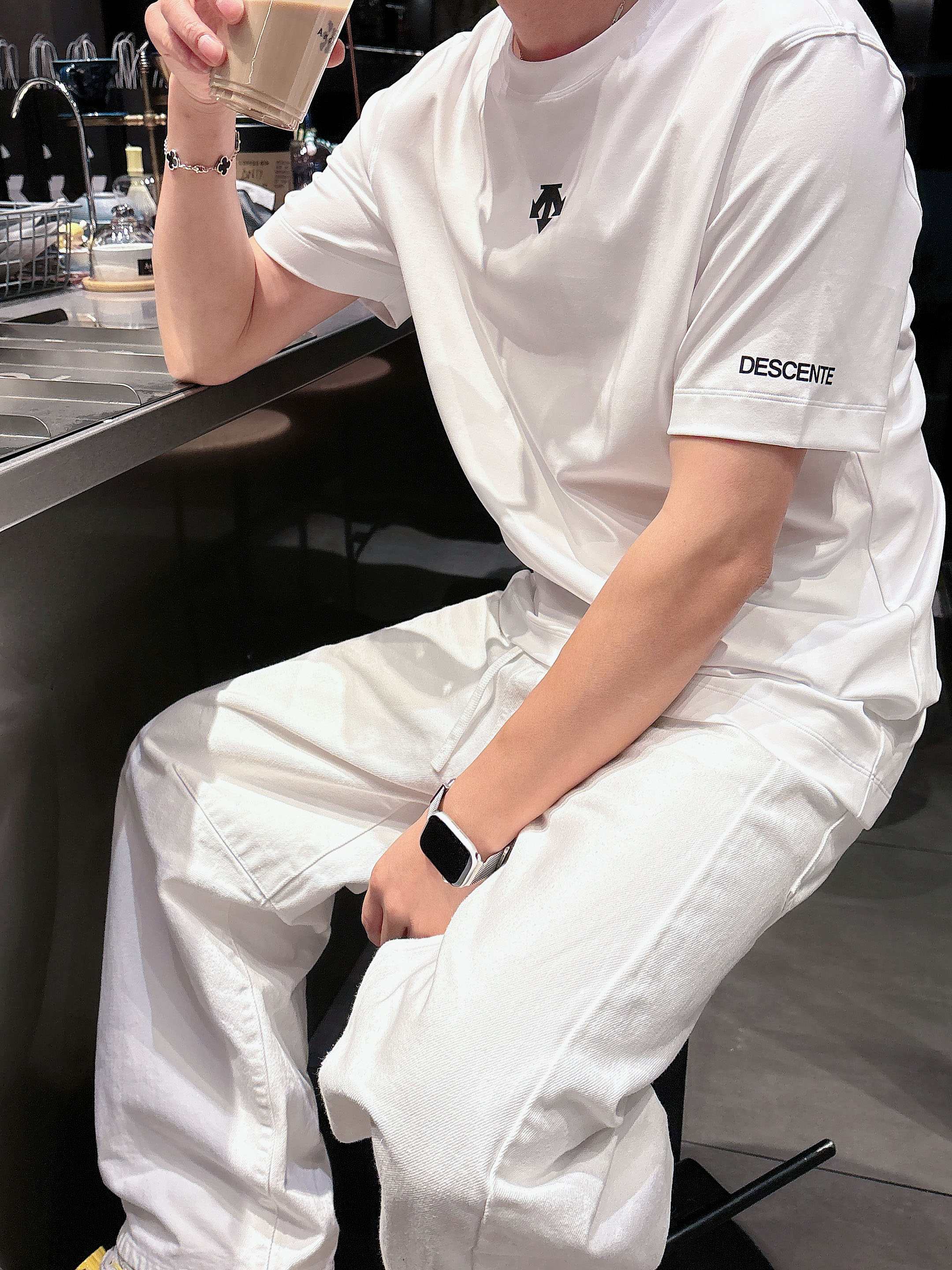 【 迪桑特 2026春夏 · 高阶定制T恤】🔹 核心面料：秘鲁进口匹马棉 × 顶级丝光工艺🔹 核心体感：