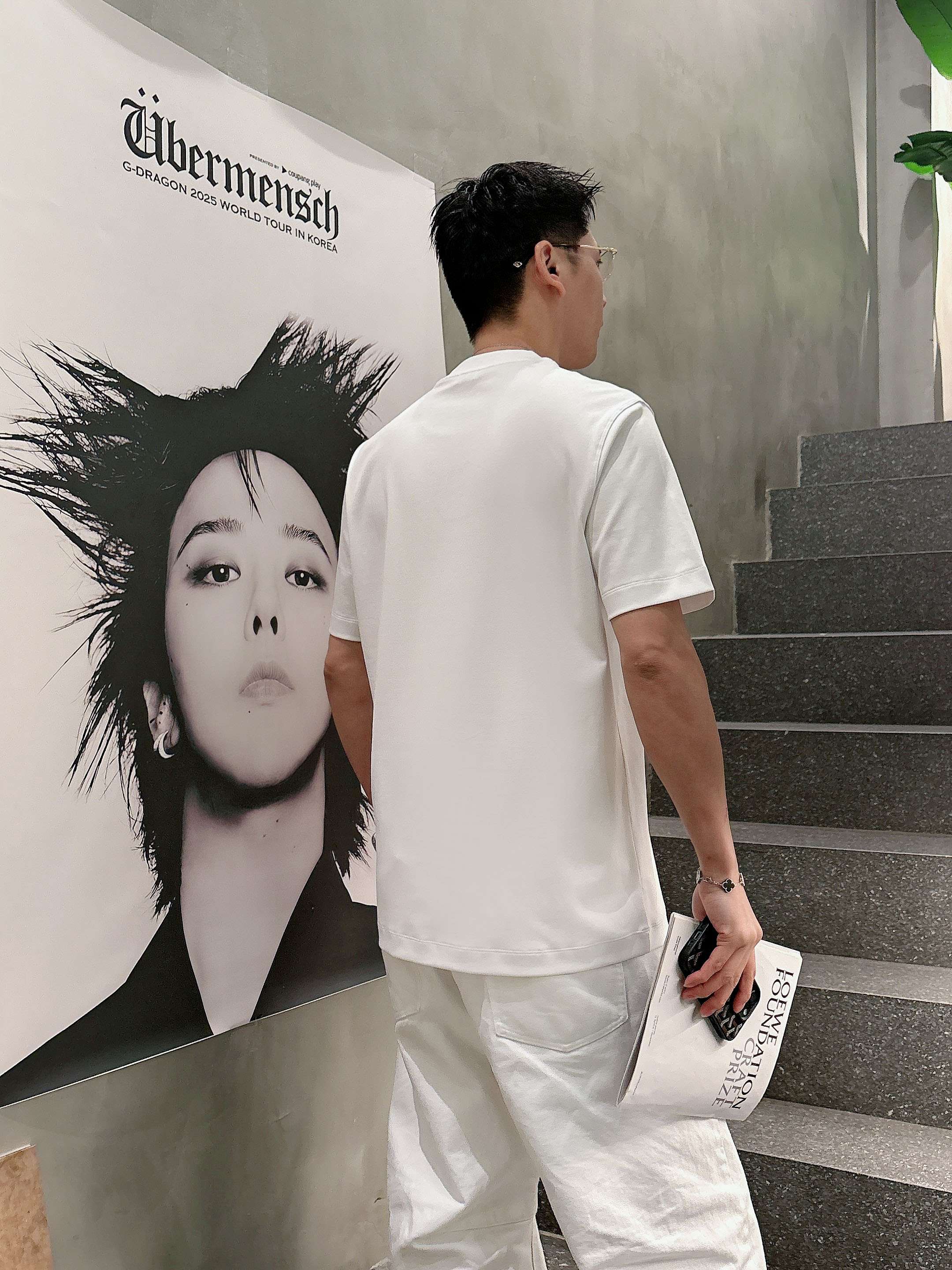 【 巴宝莉 2026春夏 · 高阶定制T恤】🔹 核心面料：秘鲁进口匹马棉 × 顶级丝光工艺🔹 核心体感：