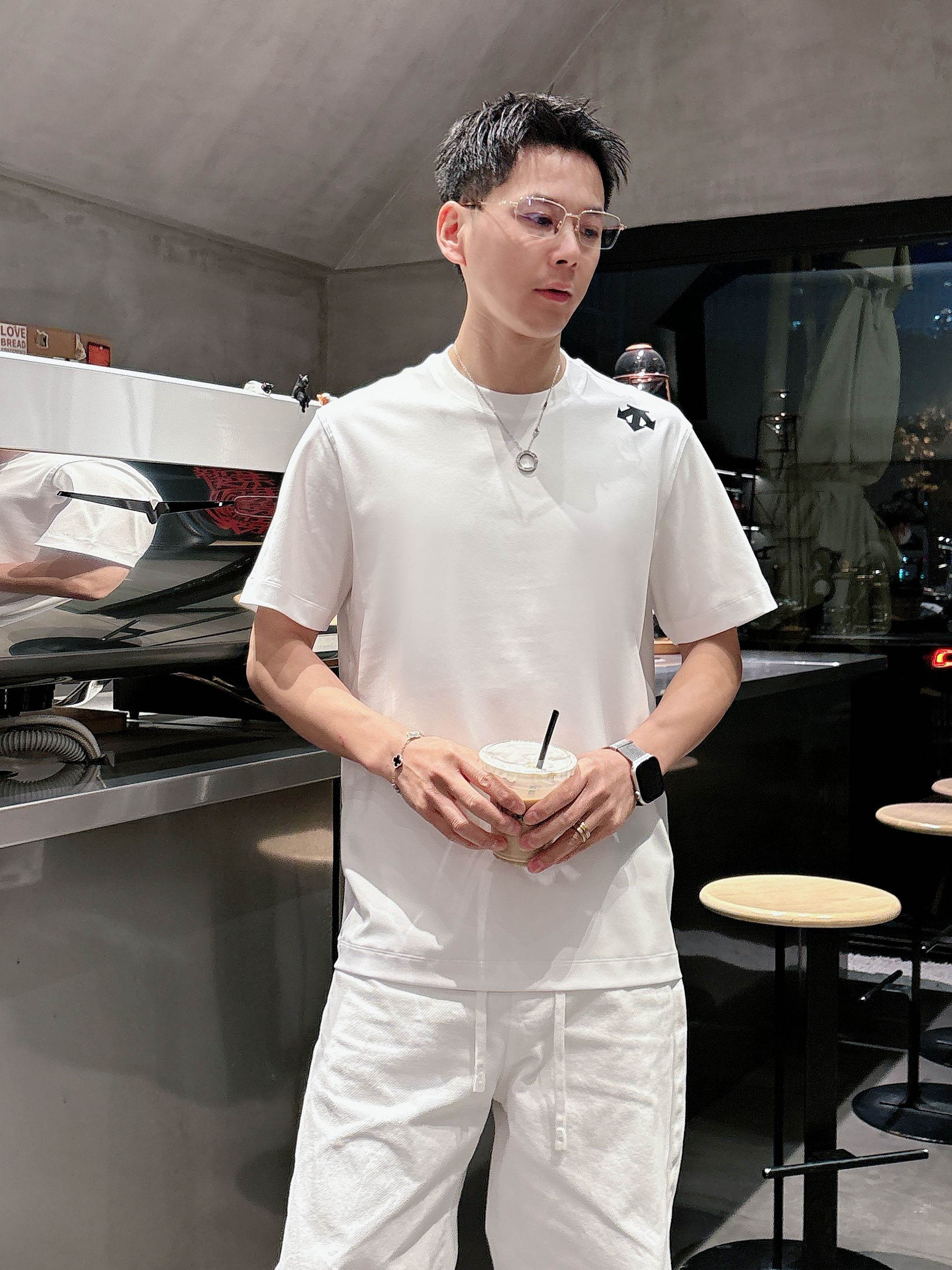【 迪桑特 2026春夏 · 高阶定制T恤】🔹 核心面料：秘鲁进口匹马棉 × 顶级丝光工艺🔹 核心体感：