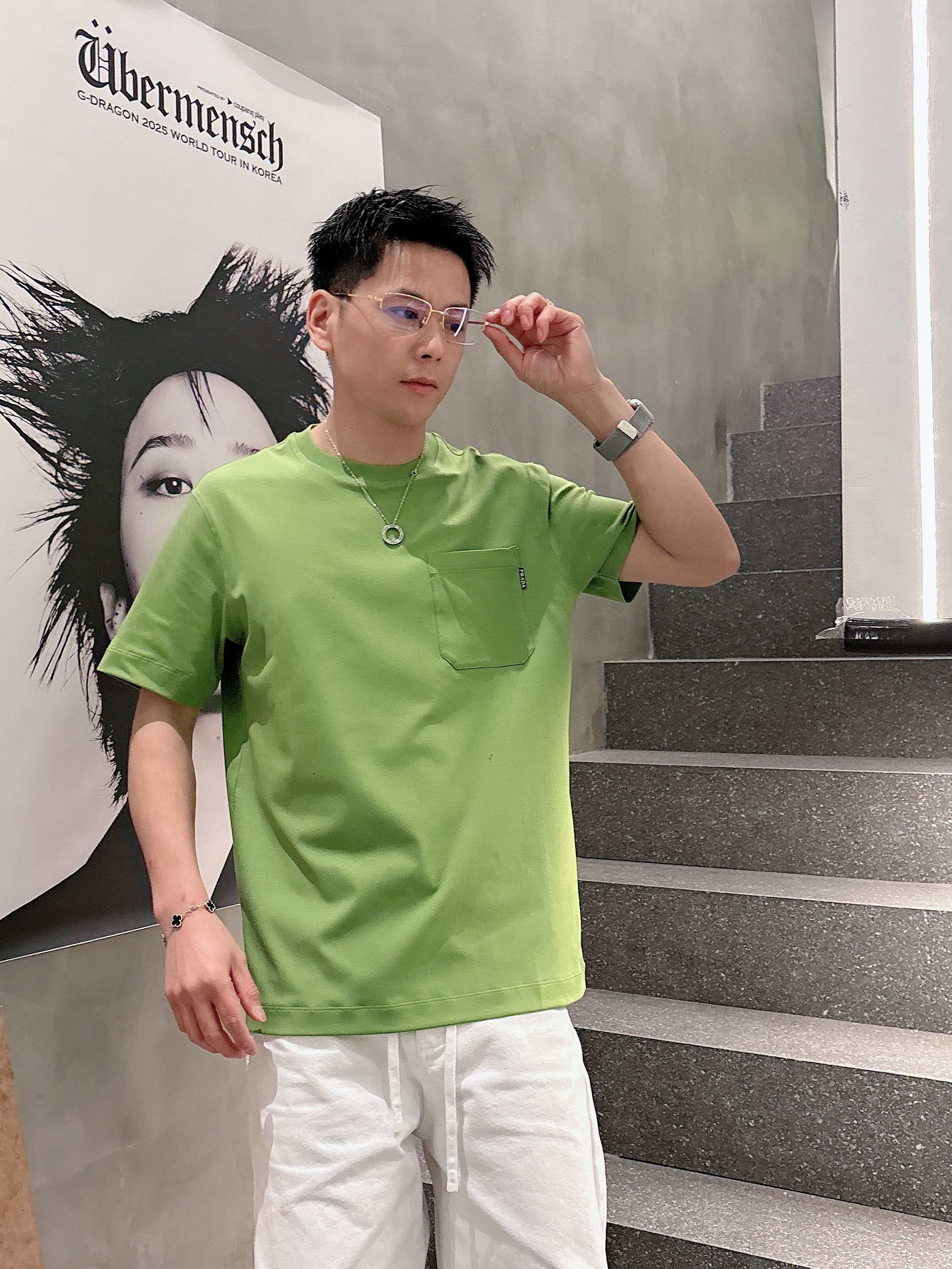 【 普拉达 2026春夏 · 高阶定制T恤】🔹 核心面料：秘鲁进口匹马棉 × 顶级丝光工艺🔹 核心体感：