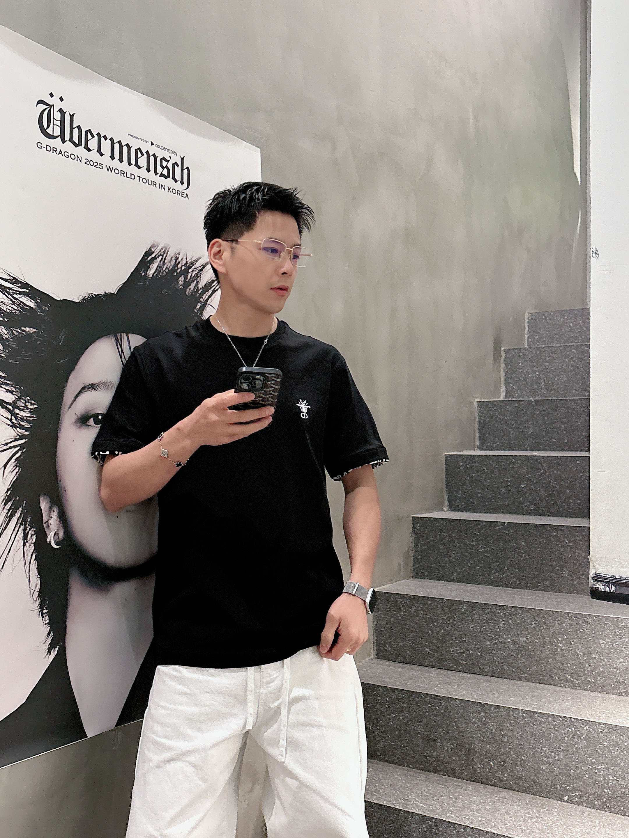 【 迪奥 2026春夏 · 高阶定制T恤】🔹 核心面料：秘鲁进口匹马棉 × 顶级丝光工艺🔹 核心体感：蚕