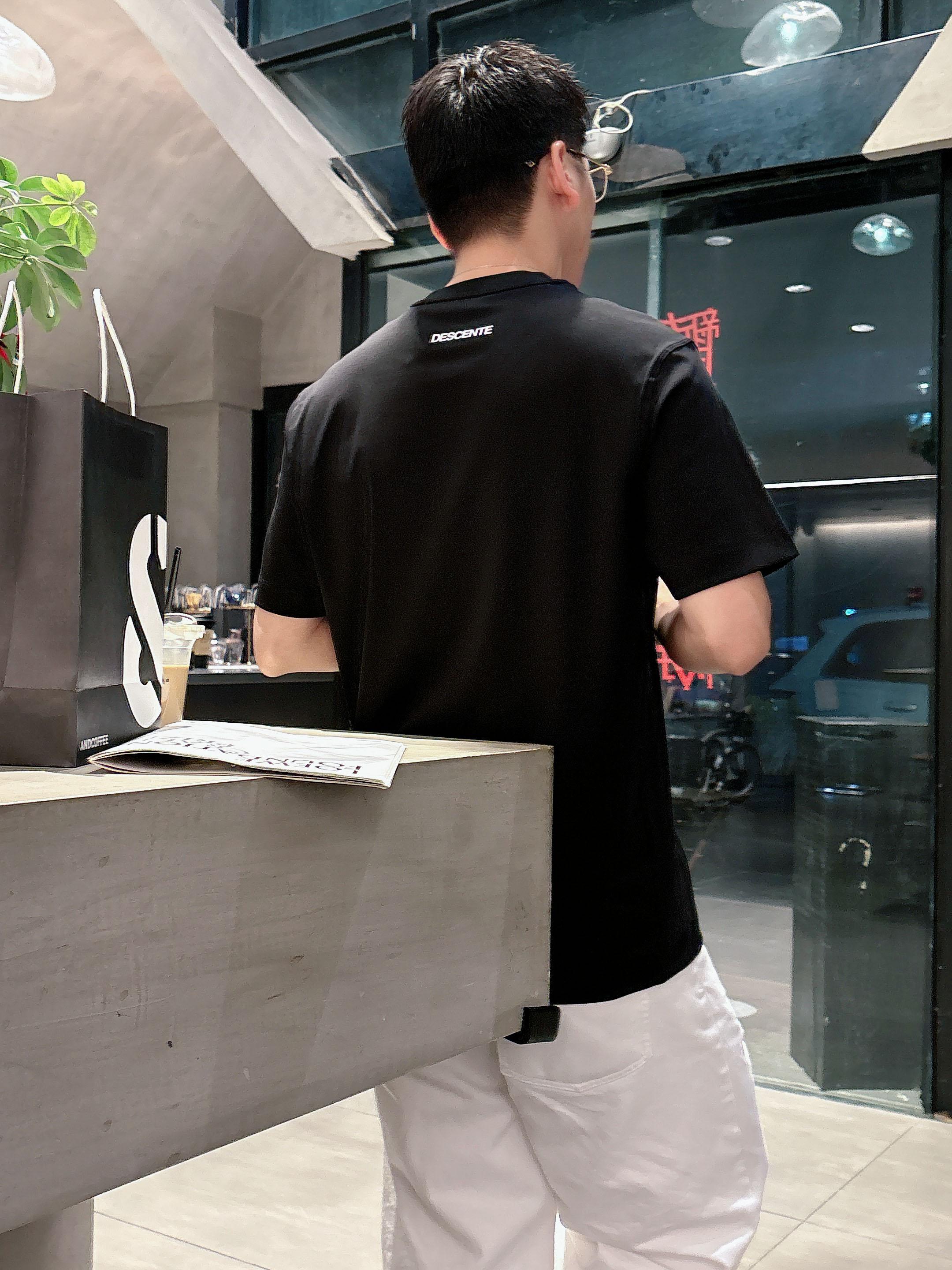 【 迪桑特 2026春夏 · 高阶定制T恤】🔹 核心面料：秘鲁进口匹马棉 × 顶级丝光工艺🔹 核心体感：