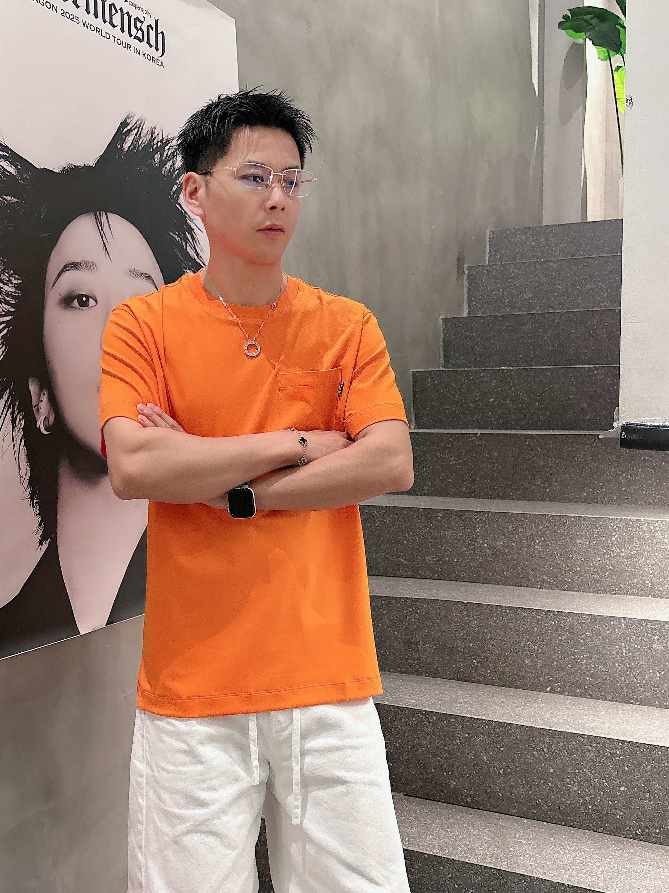 【 普拉达 2026春夏 · 高阶定制T恤】🔹 核心面料：秘鲁进口匹马棉 × 顶级丝光工艺🔹 核心体感：