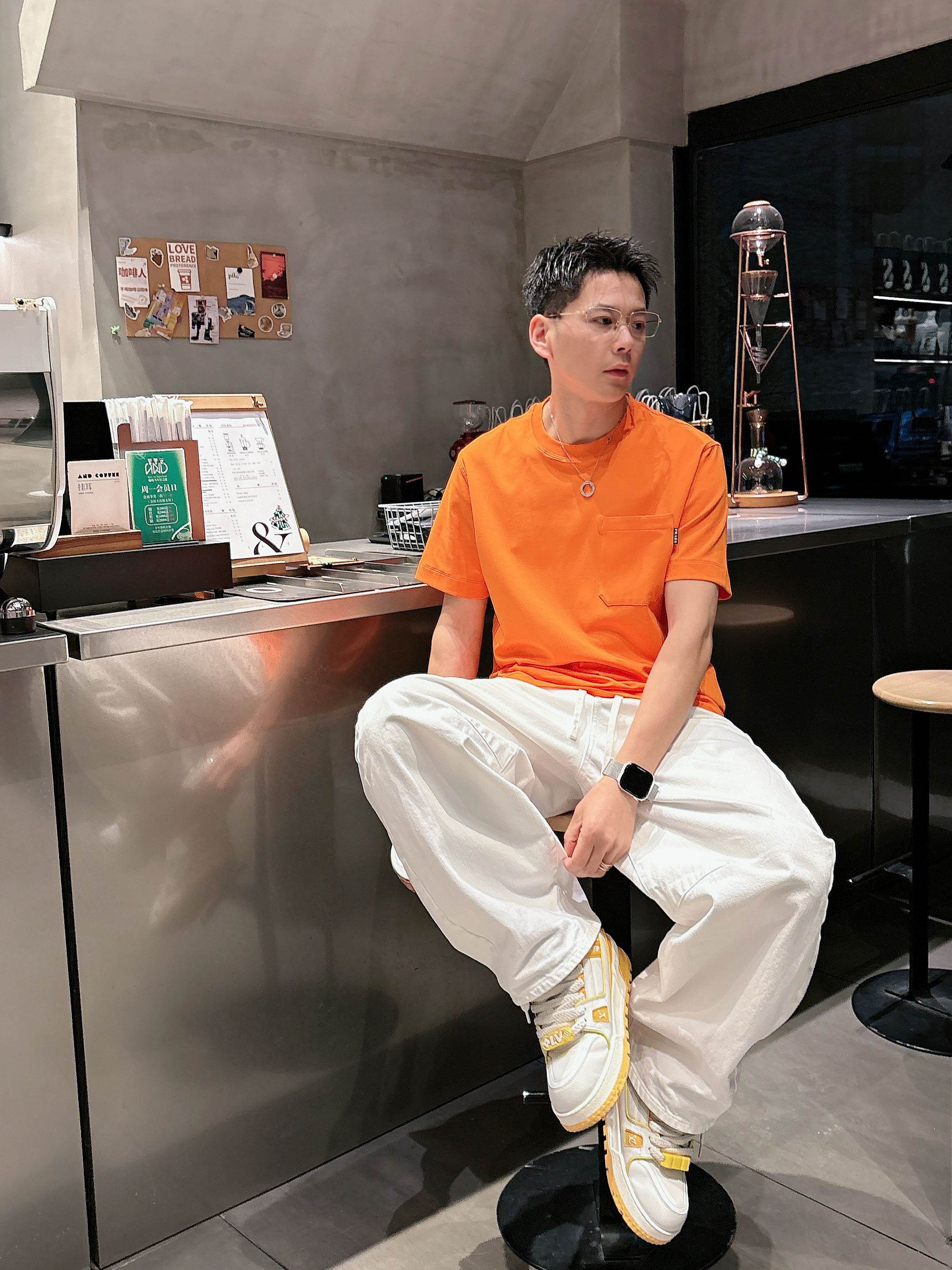 【 普拉达 2026春夏 · 高阶定制T恤】🔹 核心面料：秘鲁进口匹马棉 × 顶级丝光工艺🔹 核心体感：