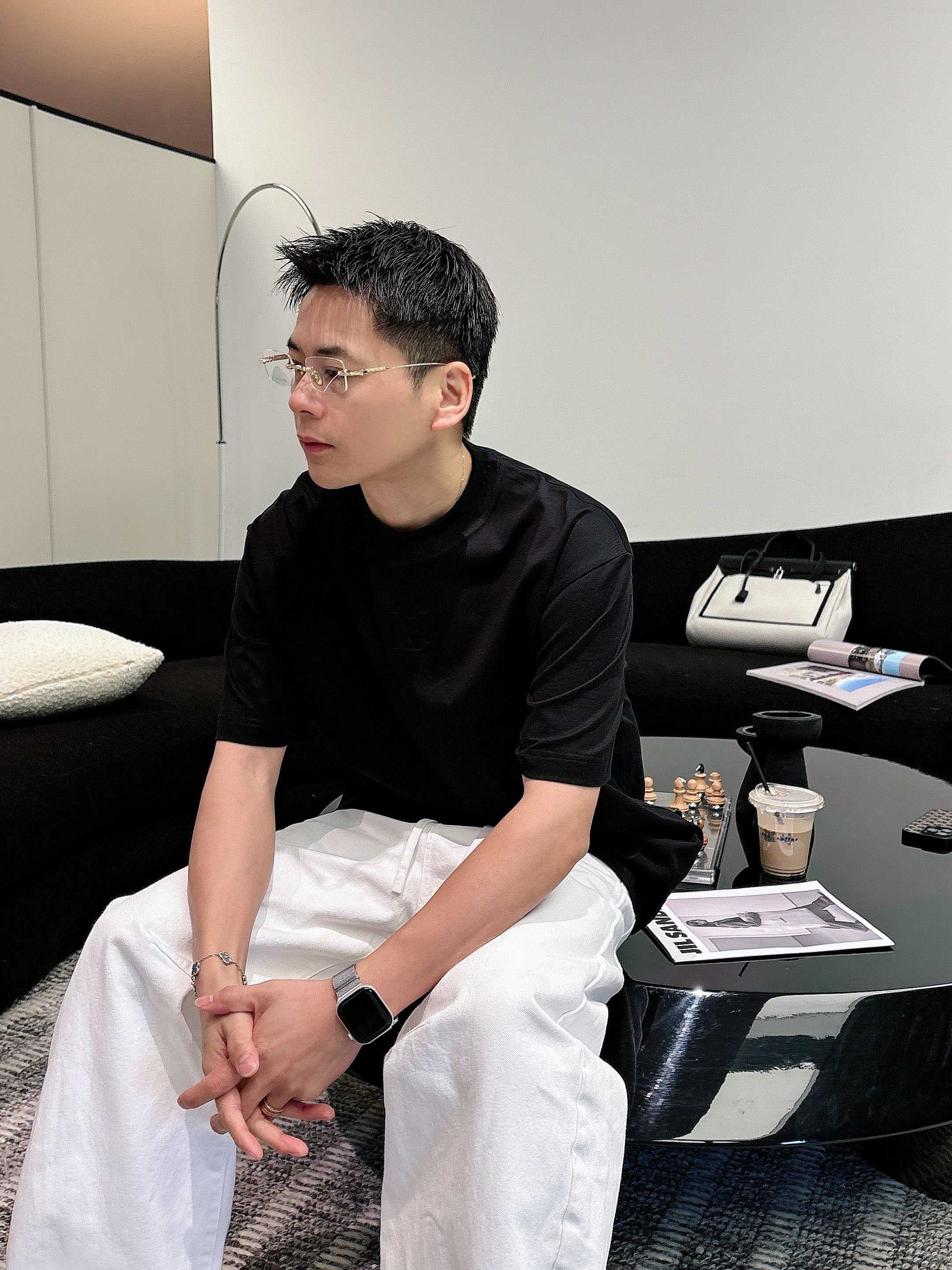 【 LV 2026春夏 · 高阶定制T恤】🔹 核心面料：秘鲁进口匹马棉 × 顶级丝光工艺🔹 核心体感：蚕