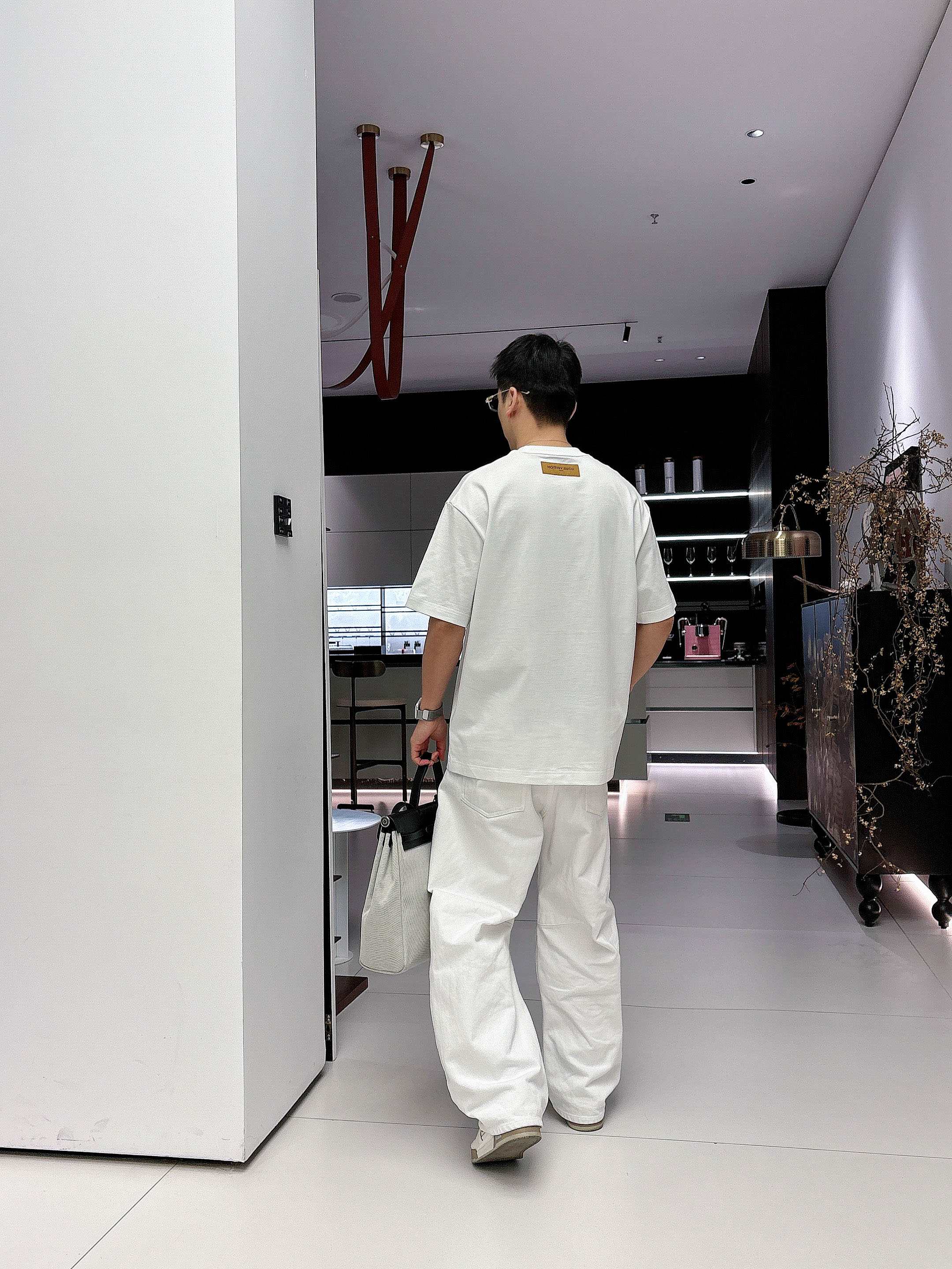 【 LV 2026春夏 · 高阶定制T恤】🔹 核心面料：秘鲁进口匹马棉 × 顶级丝光工艺🔹 核心体感：蚕