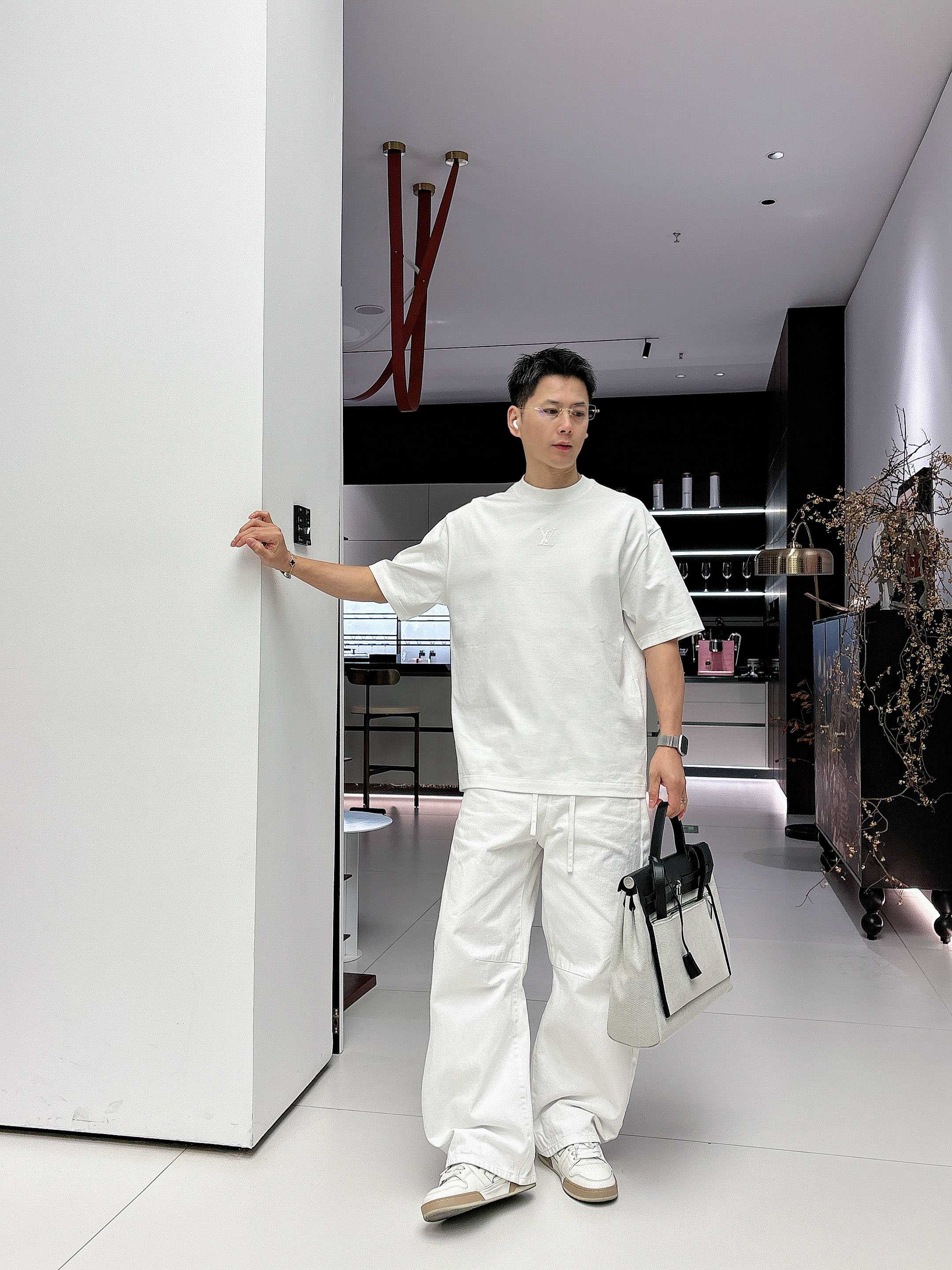 【 LV 2026春夏 · 高阶定制T恤】🔹 核心面料：秘鲁进口匹马棉 × 顶级丝光工艺🔹 核心体感：蚕