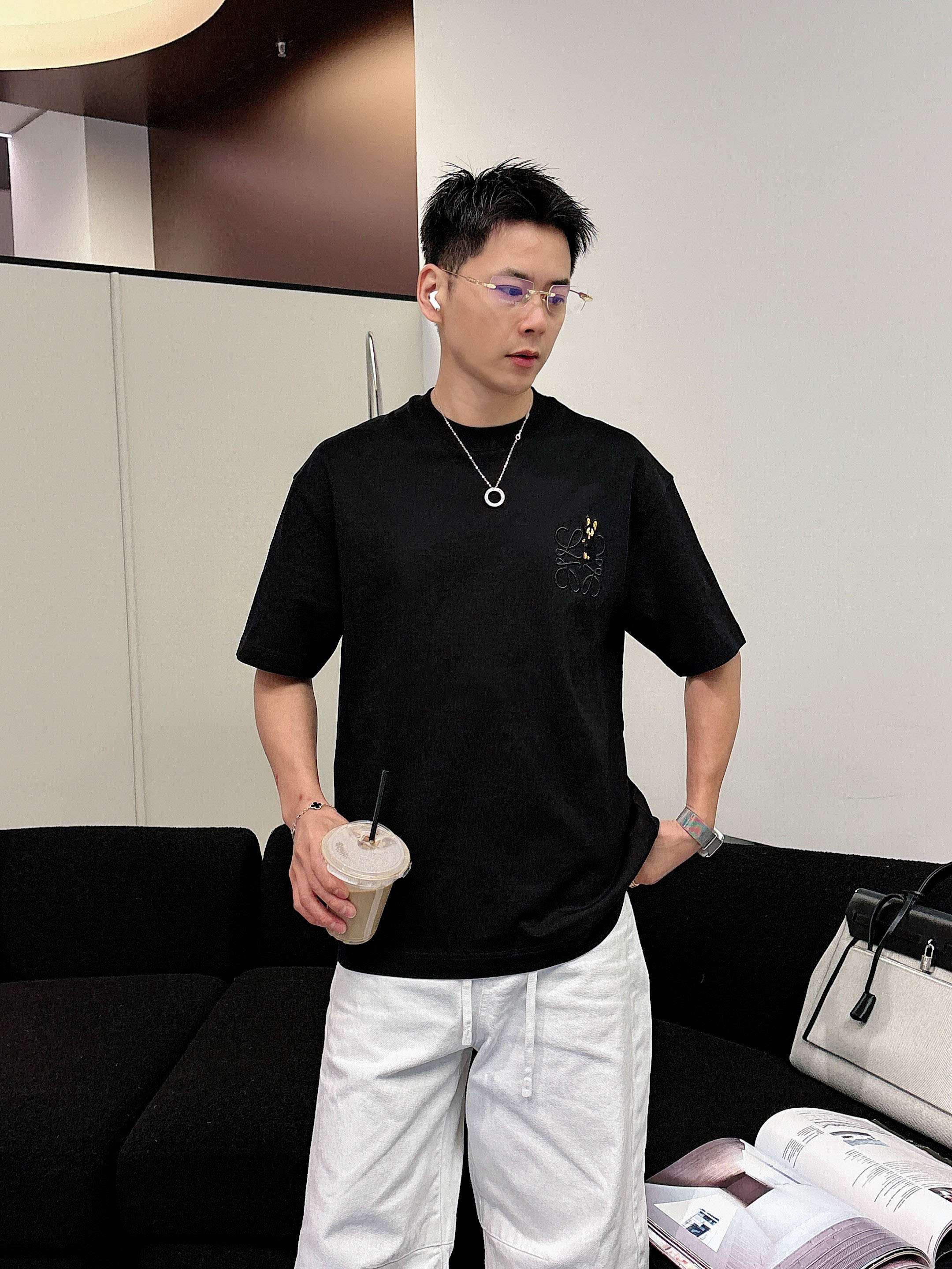 【 罗意威 2026春夏 · 高阶定制T恤】🔹 核心面料：秘鲁进口匹马棉 × 顶级丝光工艺🔹 核心体感：