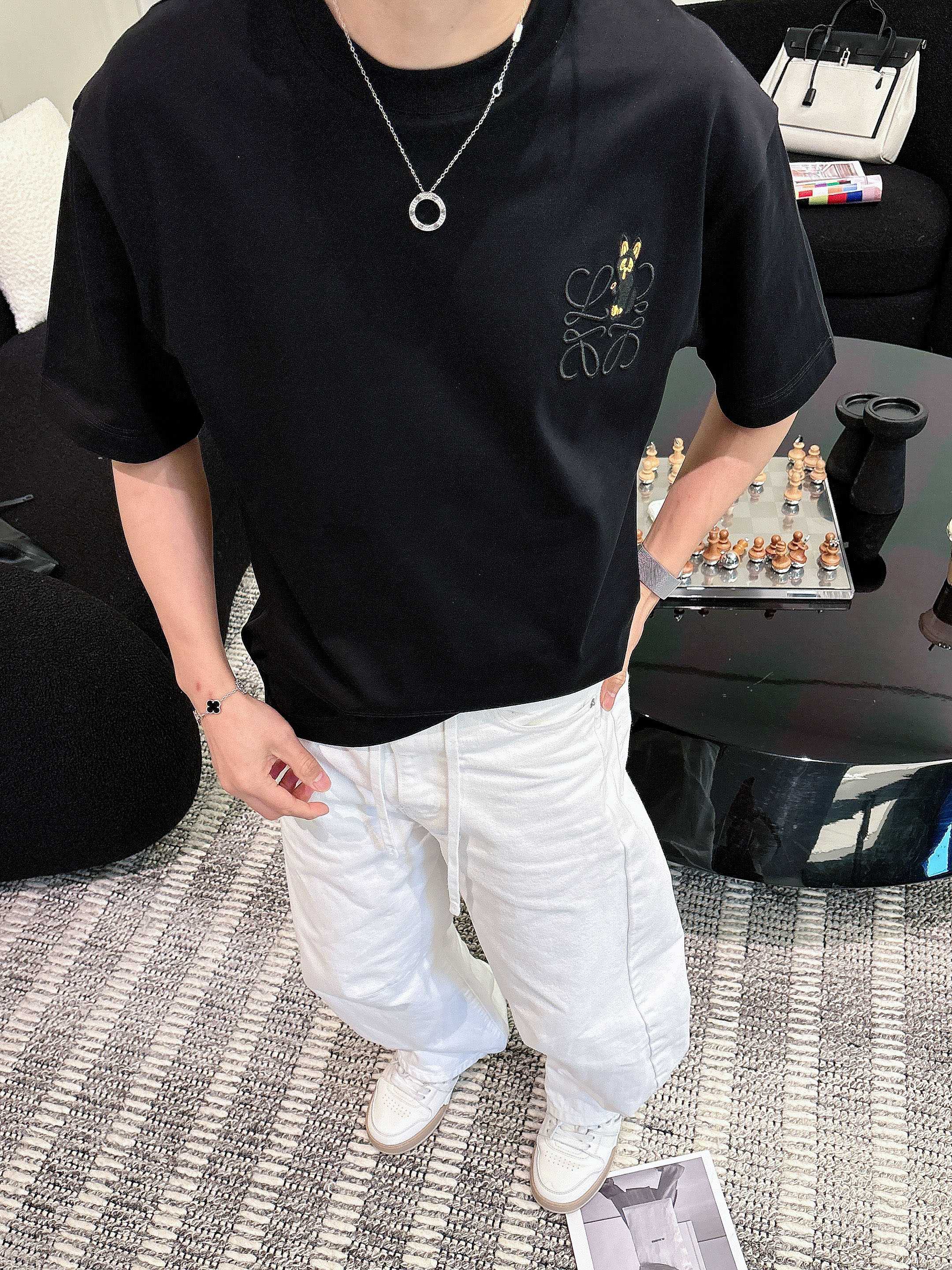 【 罗意威 2026春夏 · 高阶定制T恤】🔹 核心面料：秘鲁进口匹马棉 × 顶级丝光工艺🔹 核心体感：