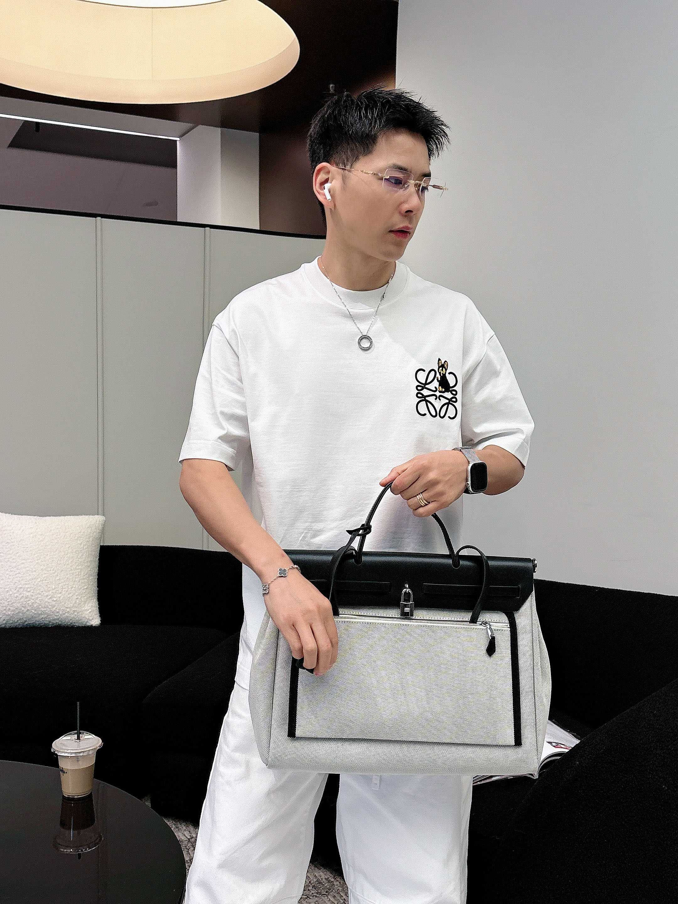 【 罗意威 2026春夏 · 高阶定制T恤】🔹 核心面料：秘鲁进口匹马棉 × 顶级丝光工艺🔹 核心体感：