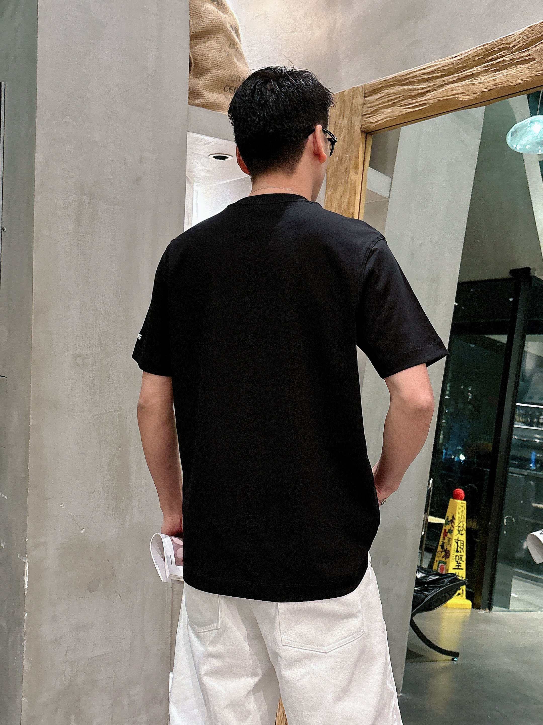 【 罗意威 2026春夏 · 高阶定制T恤】🔹 核心面料：秘鲁进口匹马棉 × 顶级丝光工艺🔹 核心体感：