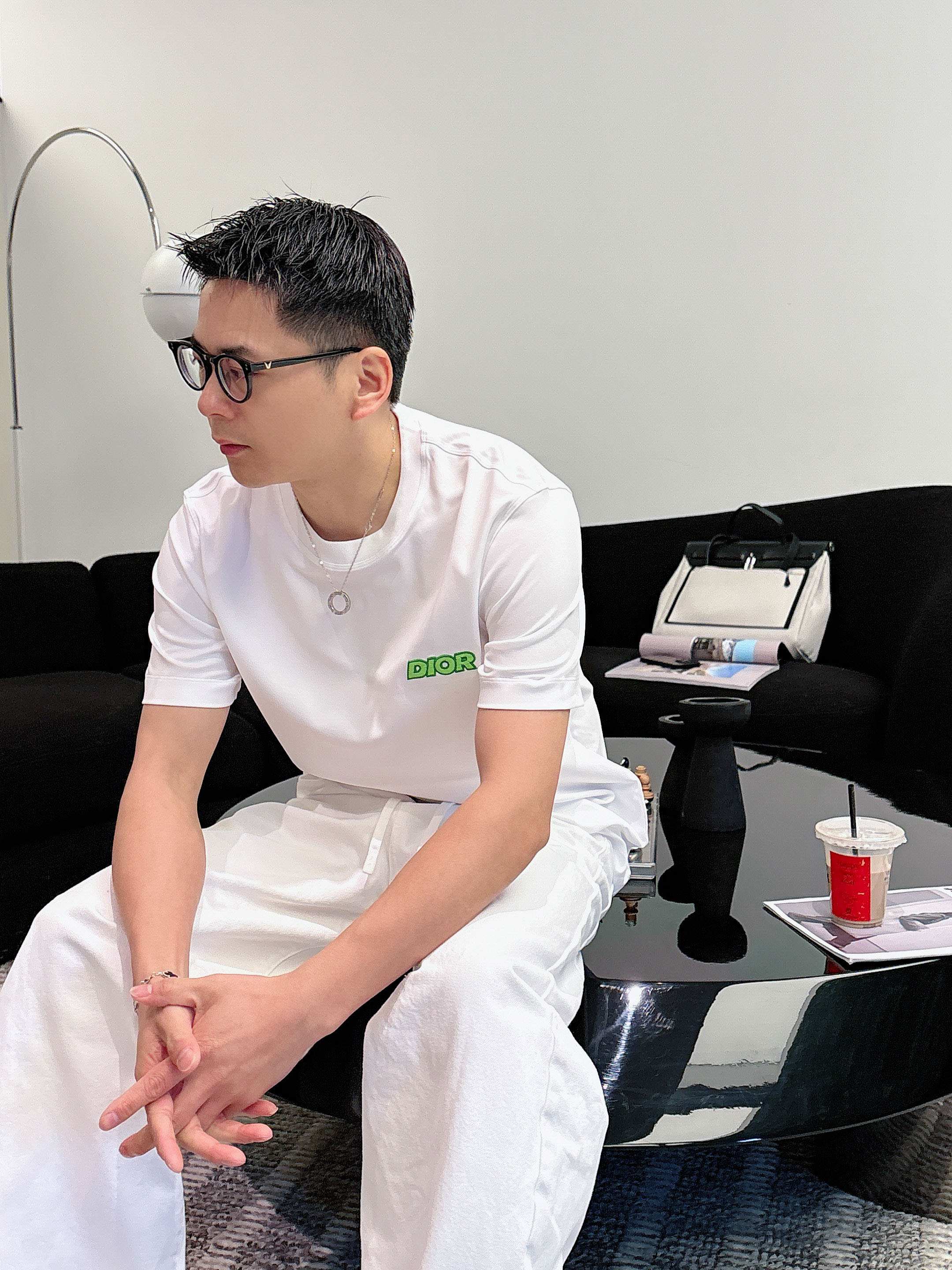 【 迪奥 2026春夏 · 高阶定制T恤】🔹 核心面料：秘鲁进口匹马棉 × 顶级丝光工艺🔹 核心体感：蚕