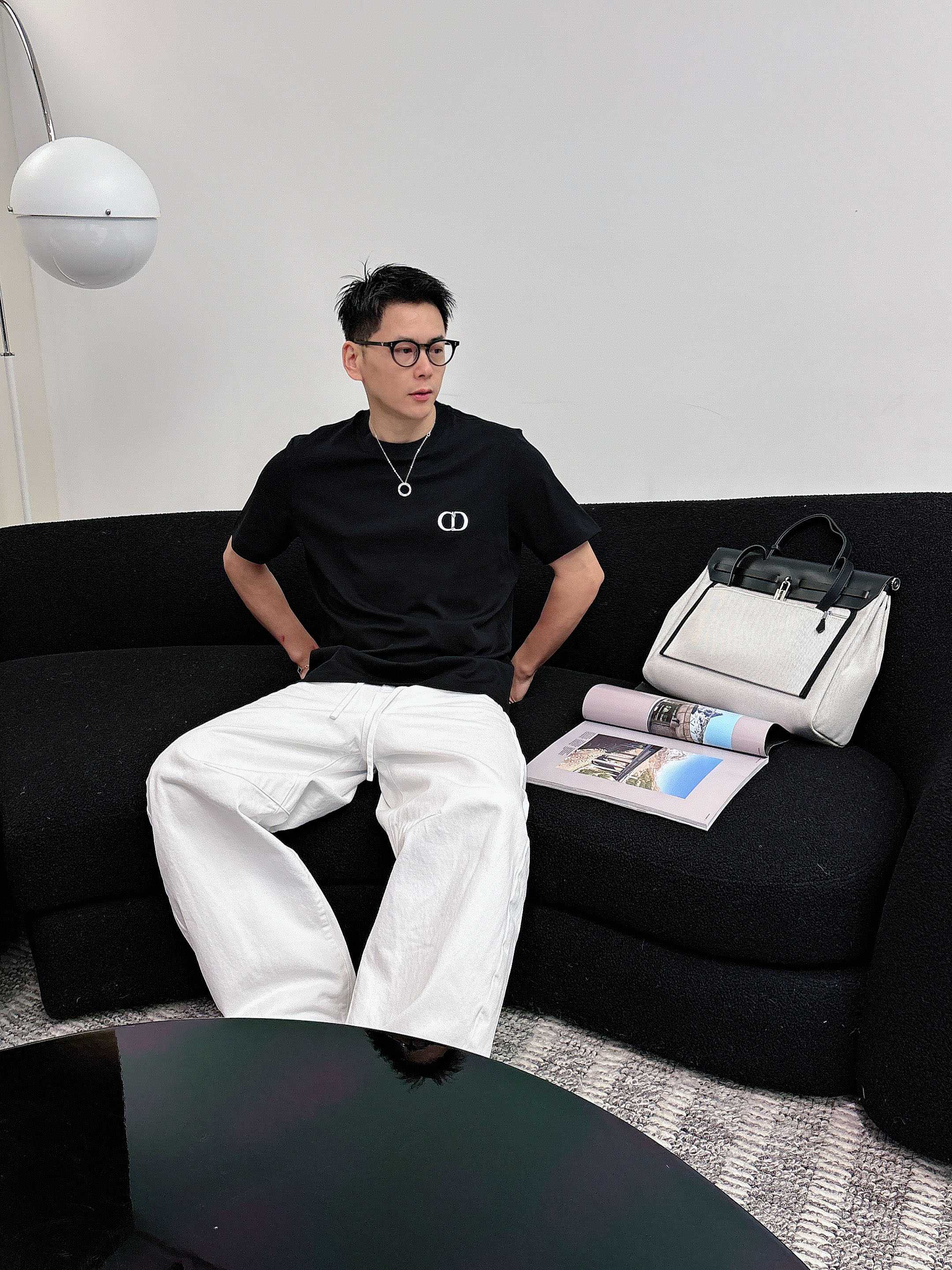 【 迪奥 2026春夏 · 高阶定制T恤】🔹 核心面料：秘鲁进口匹马棉 × 顶级丝光工艺🔹 核心体感：蚕