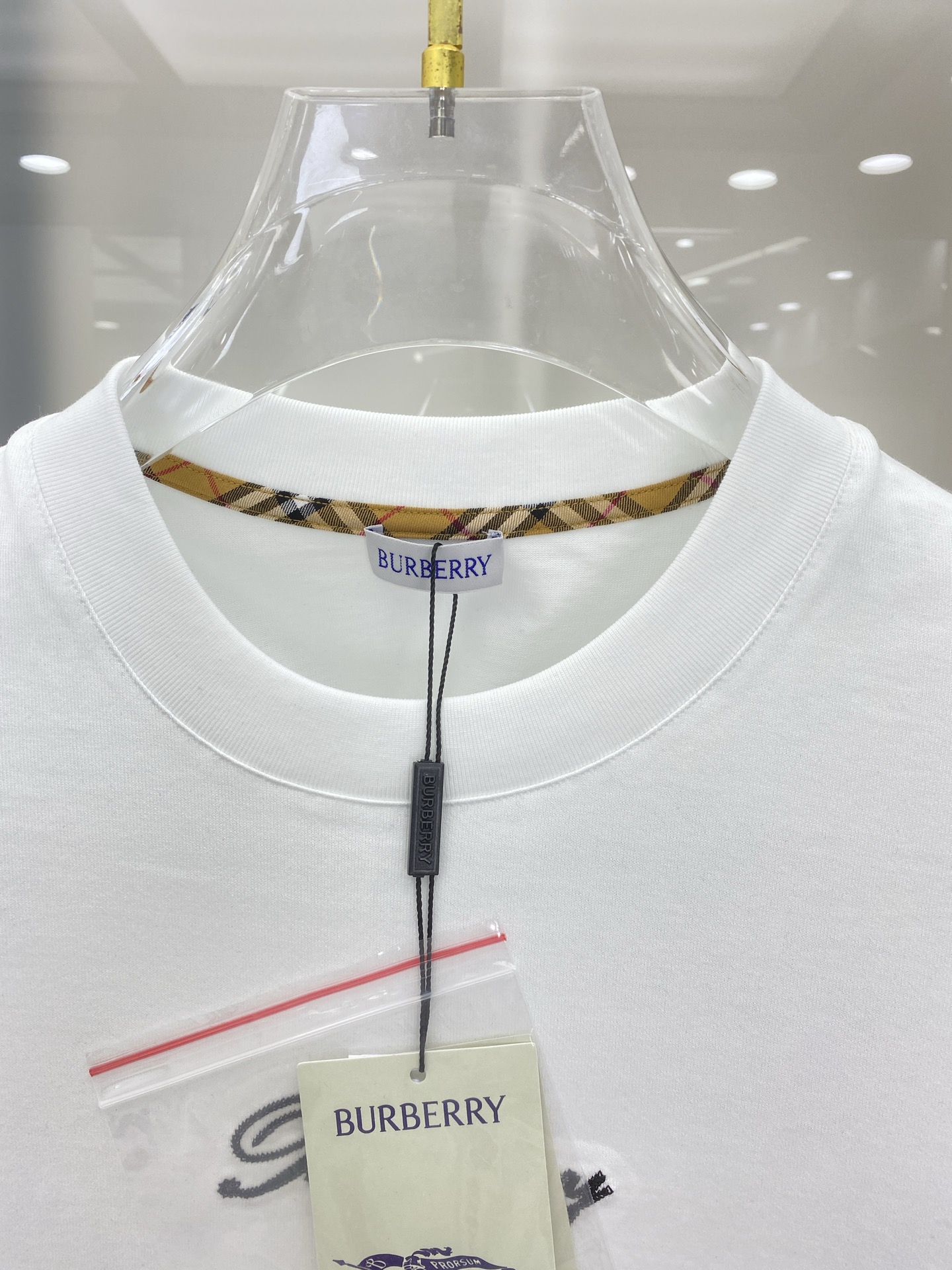 【 2026春夏 · 高阶定制T恤】 🔹 核心面料:秘鲁进口匹马棉 × 顶级丝光工艺 🔹 核心体感:蚕丝般柔滑,卓越透气 【 2026春夏 · 高阶定制T恤】 🔹 核心面料:秘鲁进口匹马棉 × 顶级丝光工艺 🔹 核心体感:蚕丝般柔滑,卓越透气