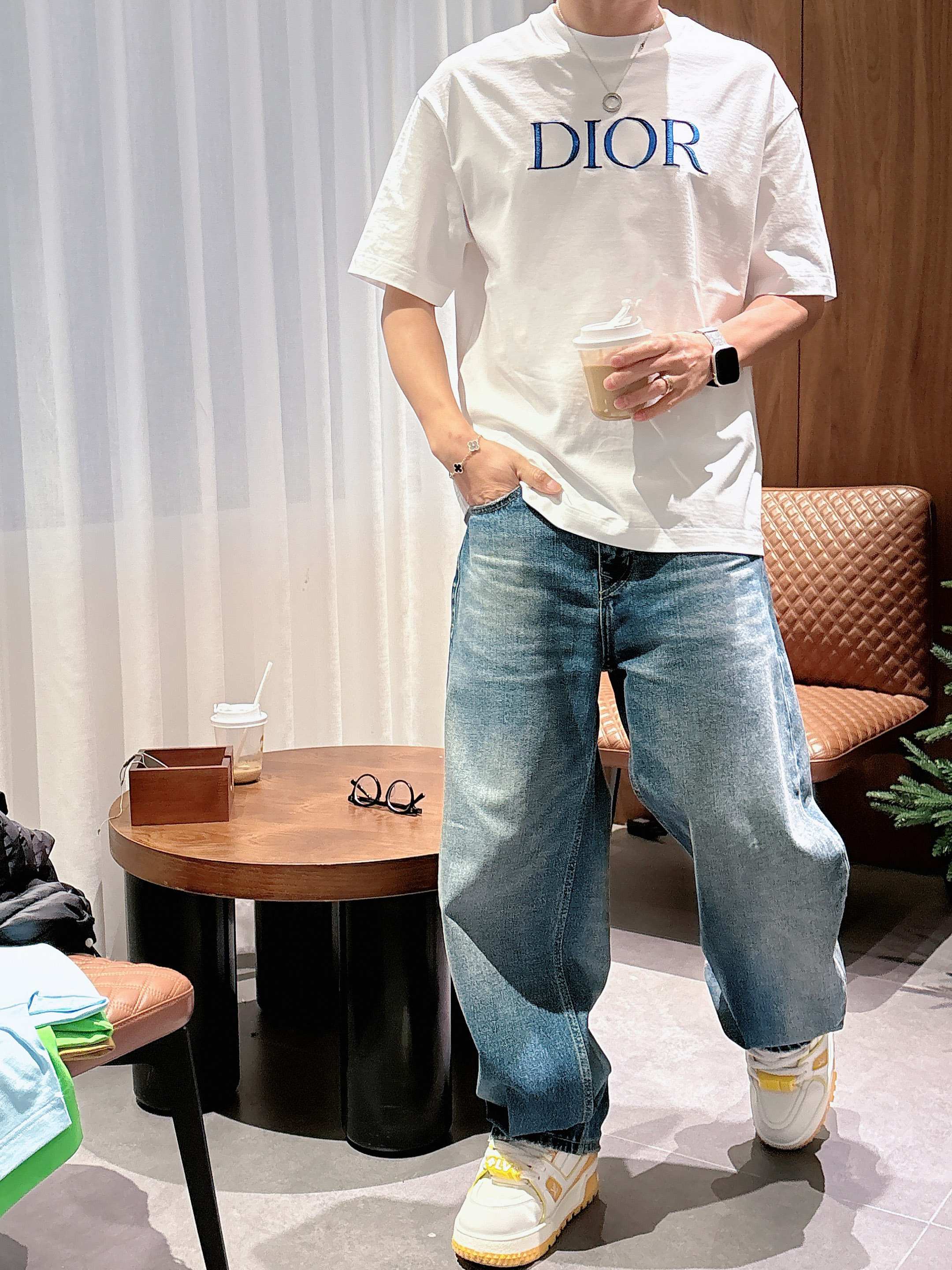 【 迪奥 2026春夏 · 高阶定制T恤】🔹 核心面料：秘鲁进口匹马棉 × 顶级丝光工艺🔹 核心体感：蚕