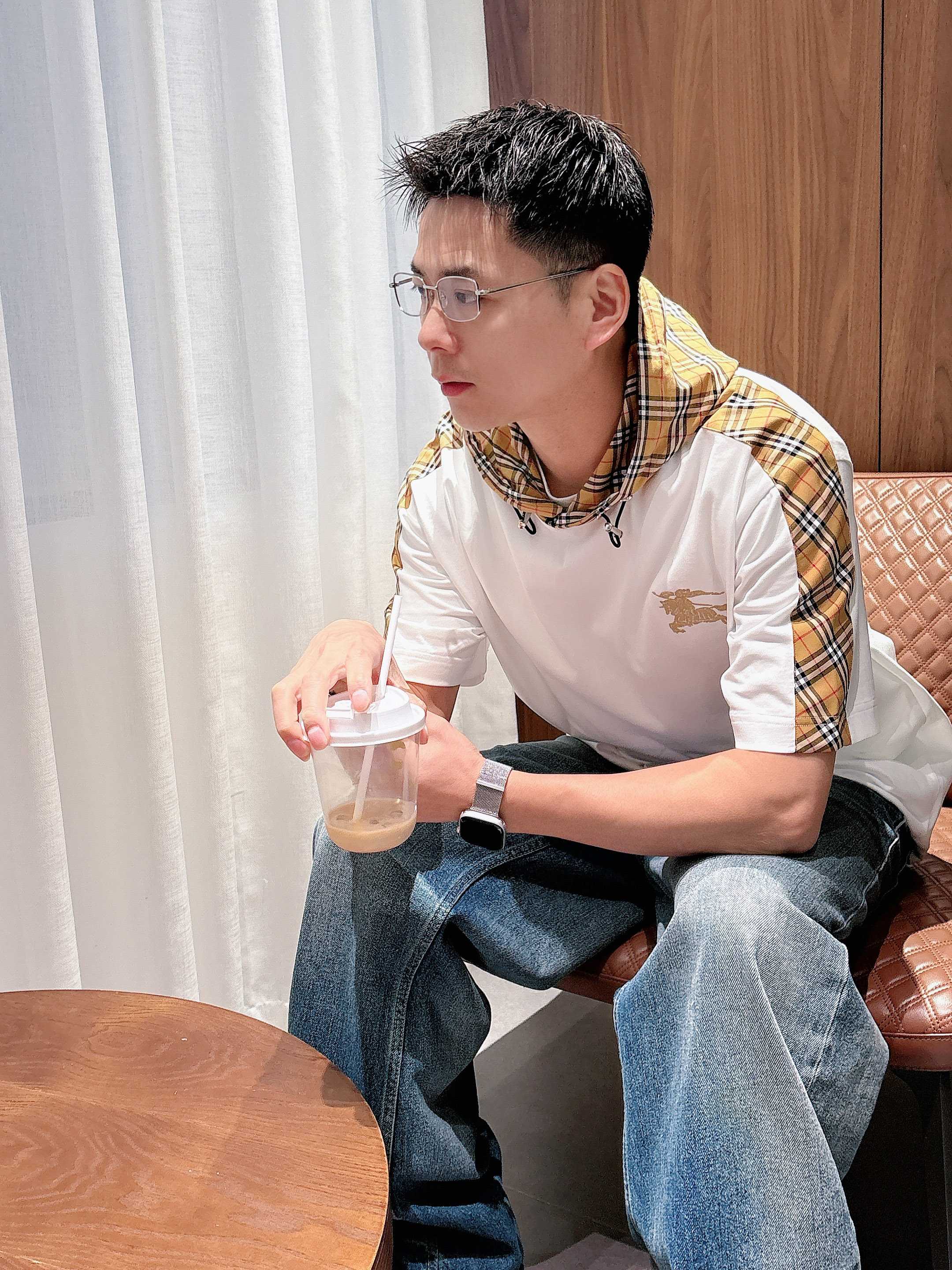 【 巴宝莉 2026春夏 · 高阶定制T恤】🔹 核心面料：秘鲁进口匹马棉 × 顶级丝光工艺🔹 核心体感：