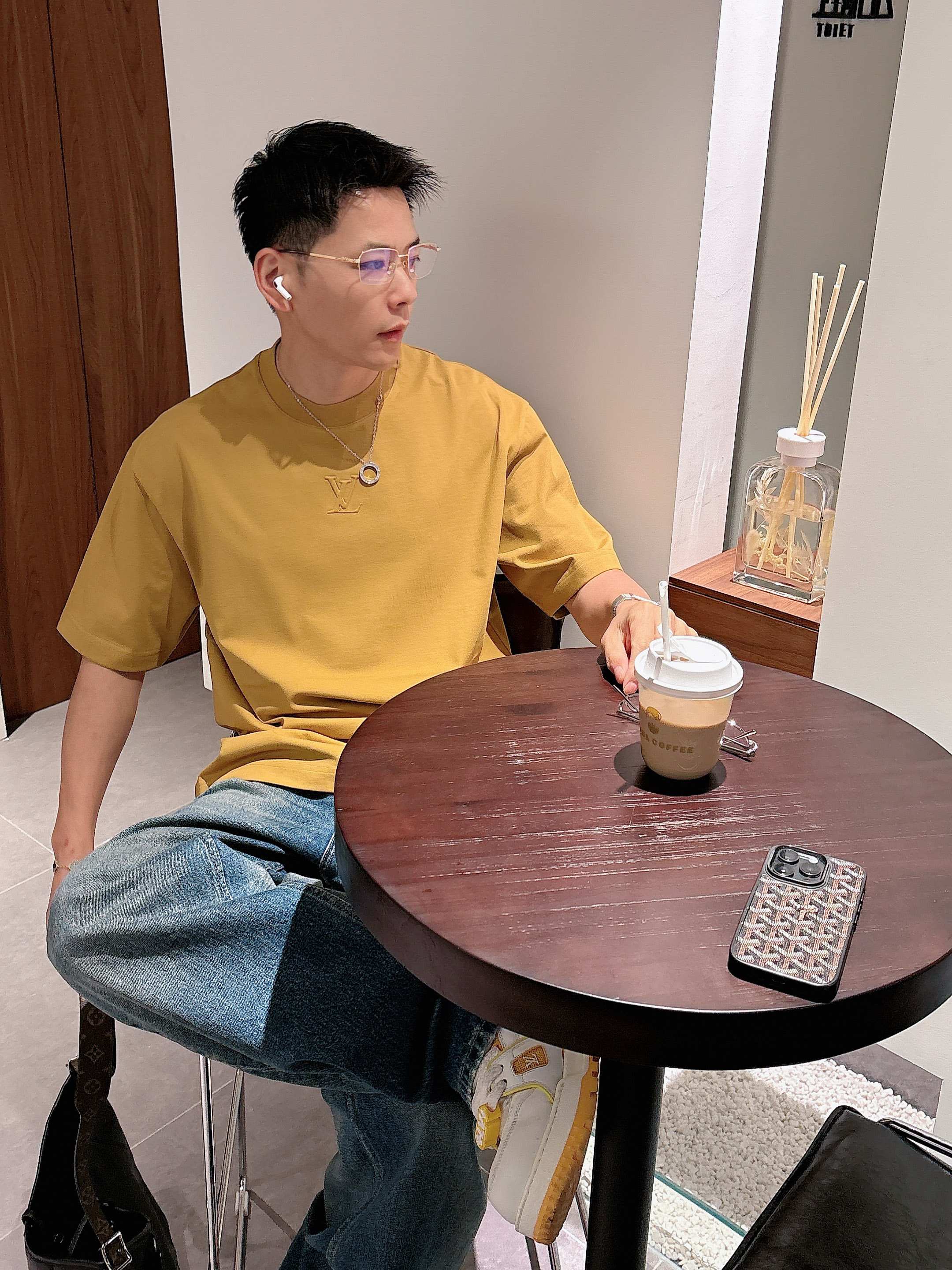 【 LV 2026春夏 · 高阶定制T恤】🔹 核心面料：秘鲁进口匹马棉 × 顶级丝光工艺🔹 核心体感：蚕