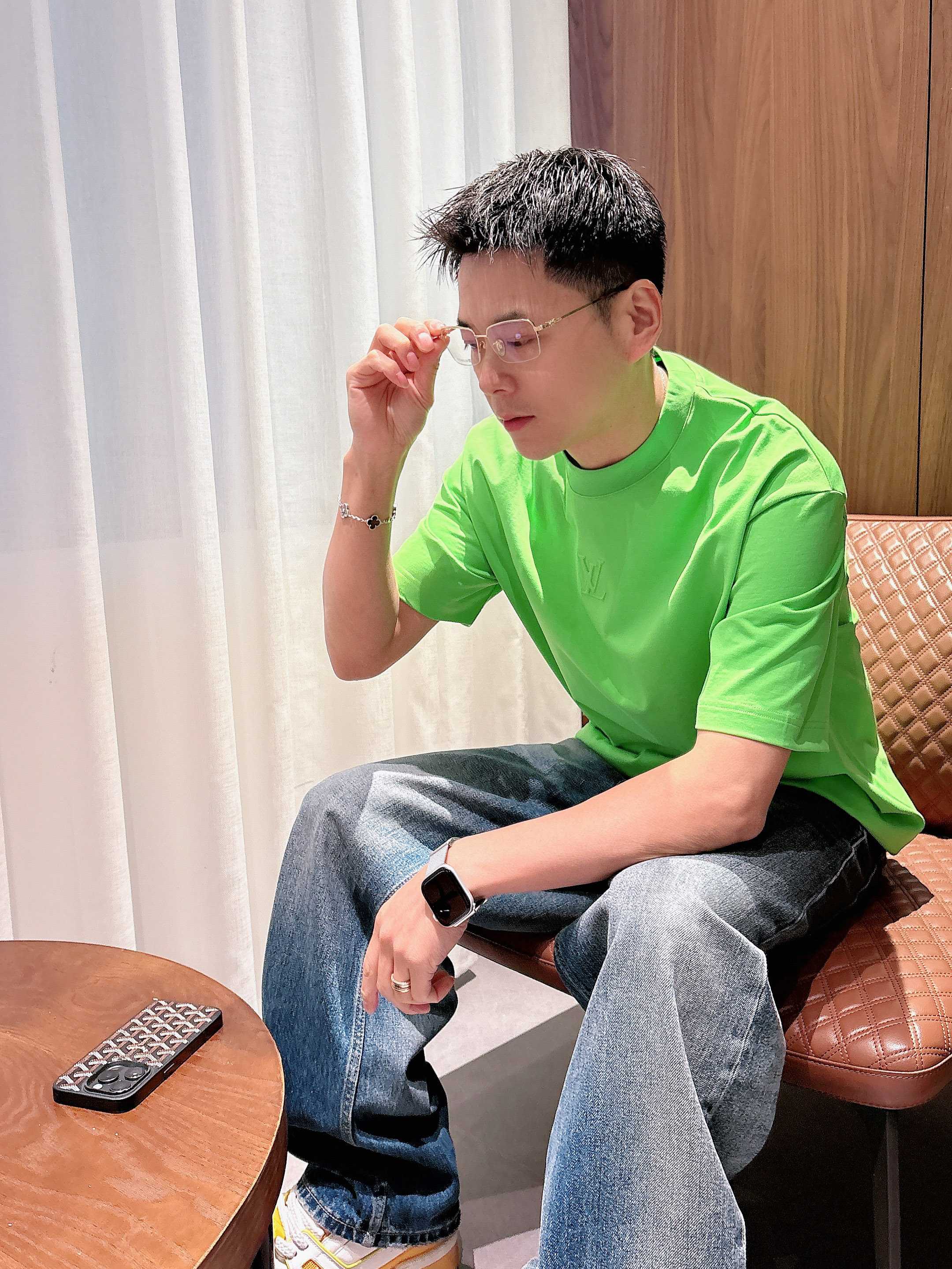 【 LV 2026春夏 · 高阶定制T恤】🔹 核心面料：秘鲁进口匹马棉 × 顶级丝光工艺🔹 核心体感：蚕