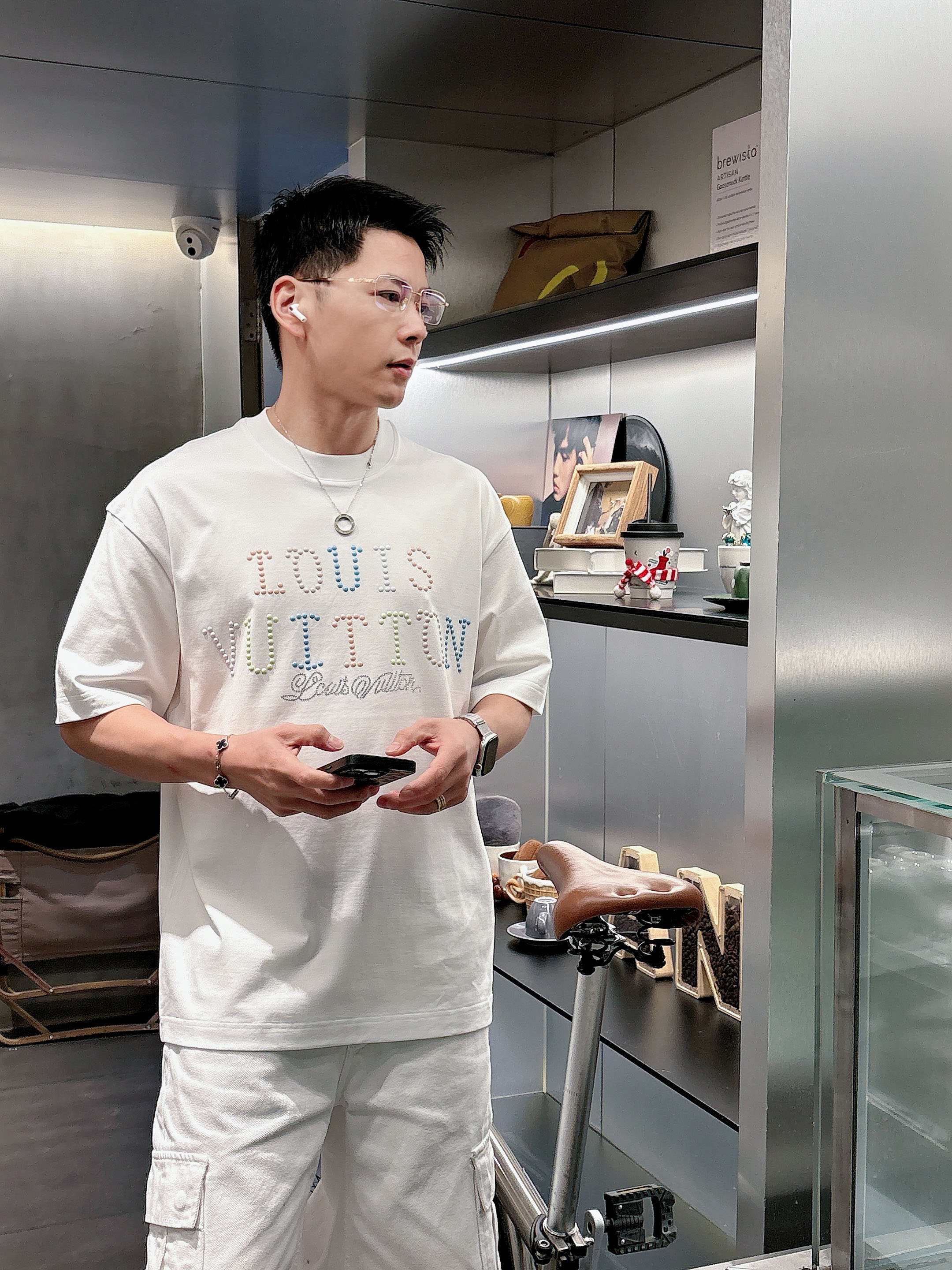 【 LV 2026春夏 · 高阶定制T恤】🔹 核心面料：秘鲁进口匹马棉 × 顶级丝光工艺🔹 核心体感：蚕