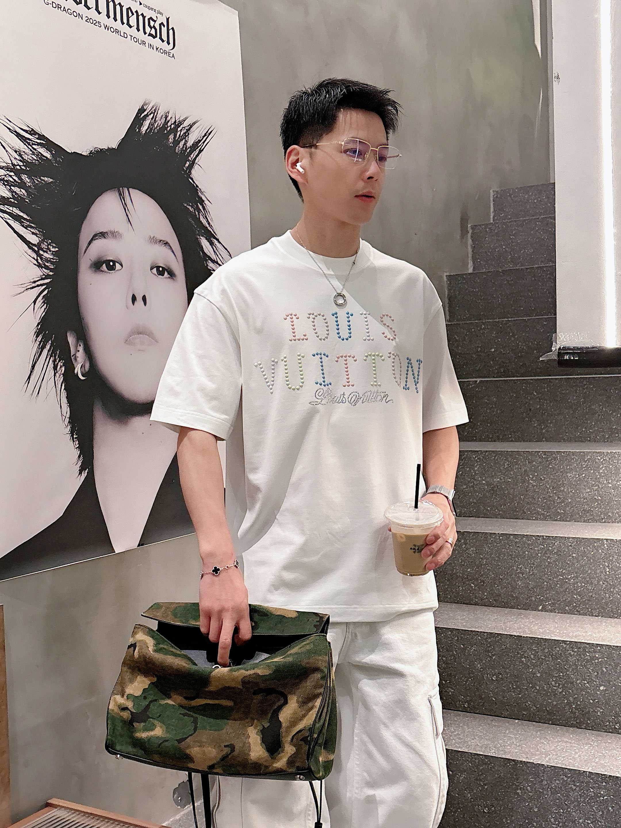 【 LV 2026春夏 · 高阶定制T恤】🔹 核心面料：秘鲁进口匹马棉 × 顶级丝光工艺🔹 核心体感：蚕