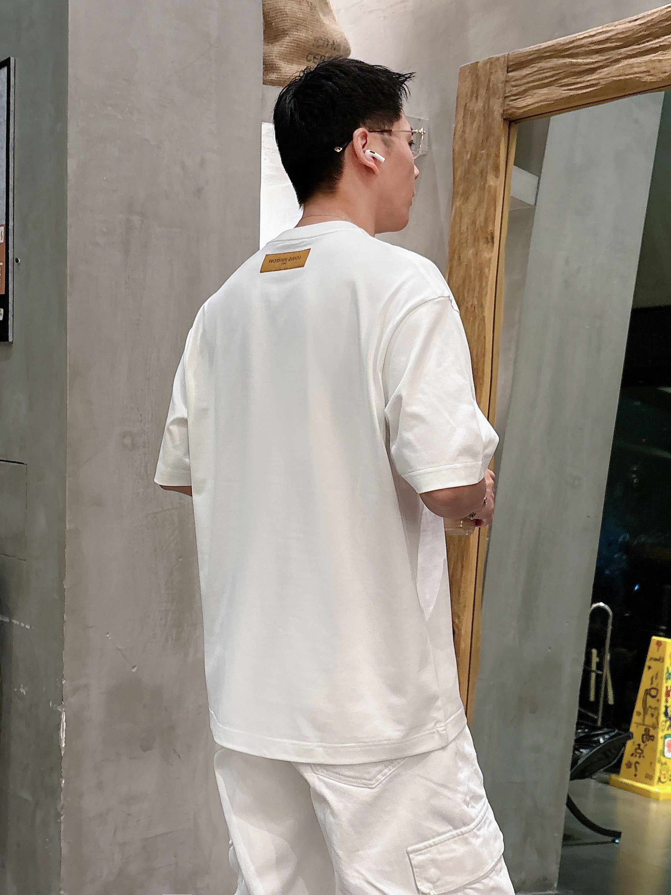 【 LV 2026春夏 · 高阶定制T恤】🔹 核心面料：秘鲁进口匹马棉 × 顶级丝光工艺🔹 核心体感：蚕