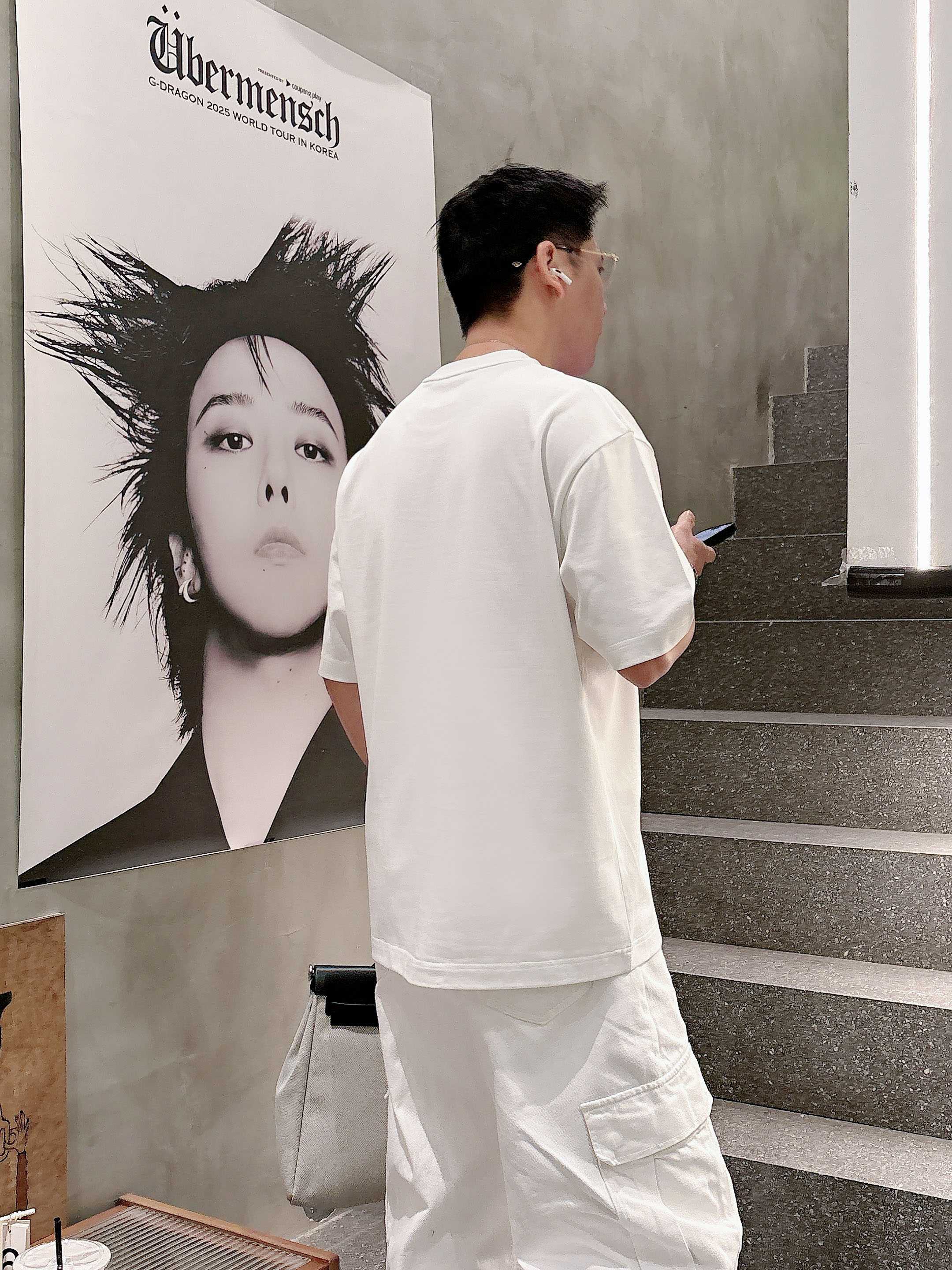 【 迪奥 2026春夏 · 高阶定制T恤】🔹 核心面料：秘鲁进口匹马棉 × 顶级丝光工艺🔹 核心体感：蚕