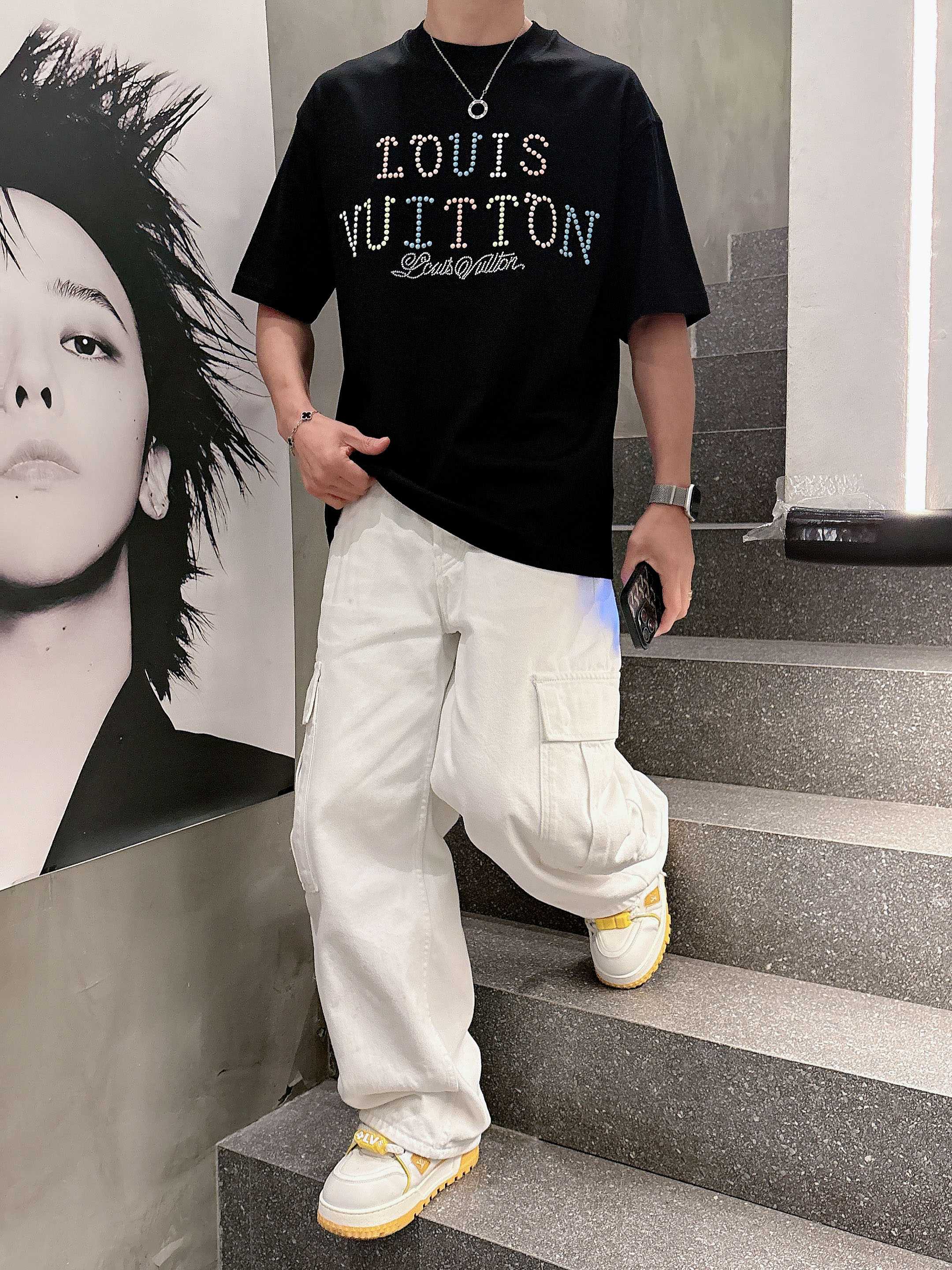 【 LV 2026春夏 · 高阶定制T恤】🔹 核心面料：秘鲁进口匹马棉 × 顶级丝光工艺🔹 核心体感：蚕