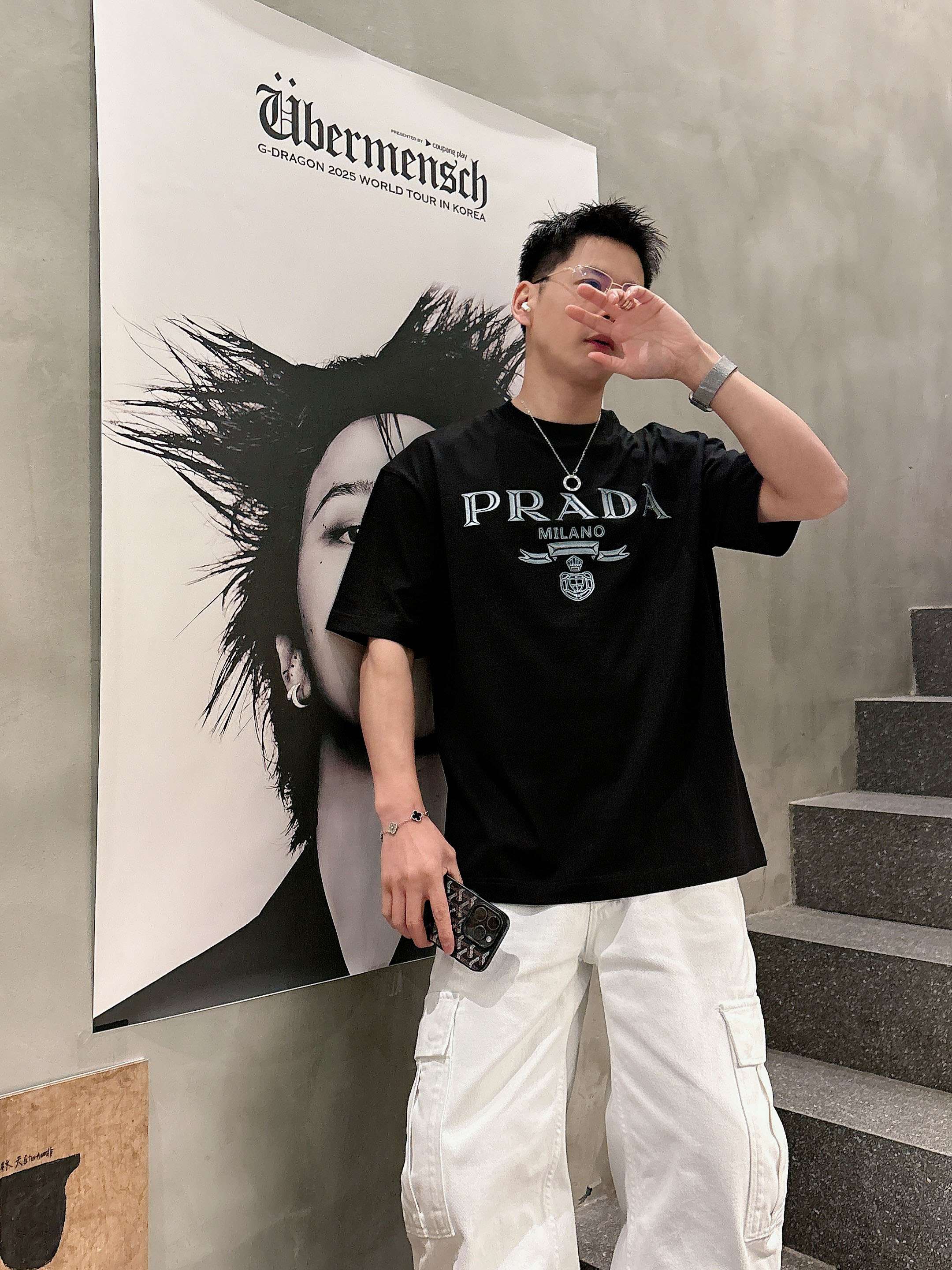 【 普拉达 2026春夏 · 高阶定制T恤】🔹 核心面料：秘鲁进口匹马棉 × 顶级丝光工艺🔹 核心体感：