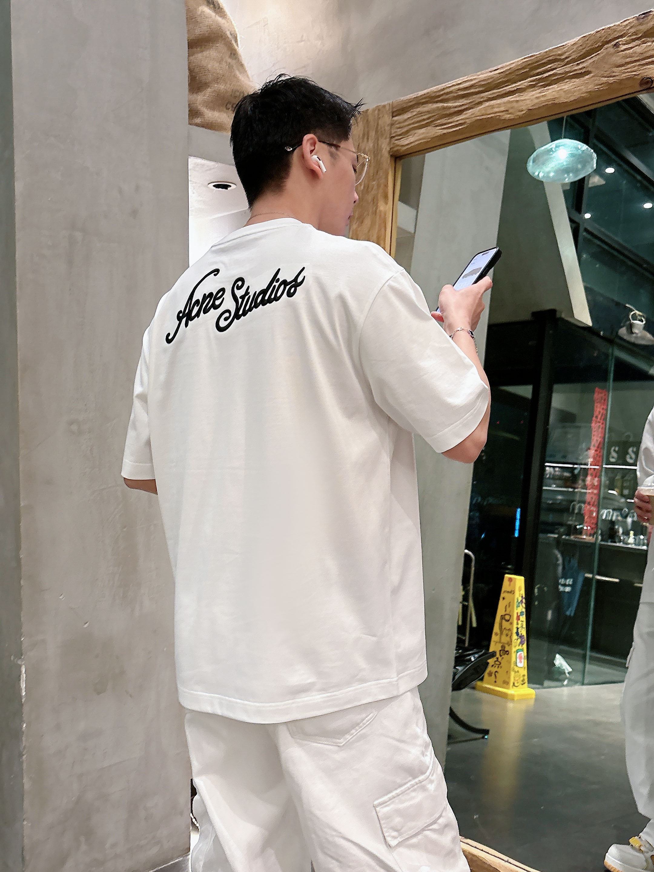 【 艾可妮 2026春夏 · 高阶定制T恤】🔹 核心面料：秘鲁进口匹马棉 × 顶级丝光工艺🔹 核心体感：